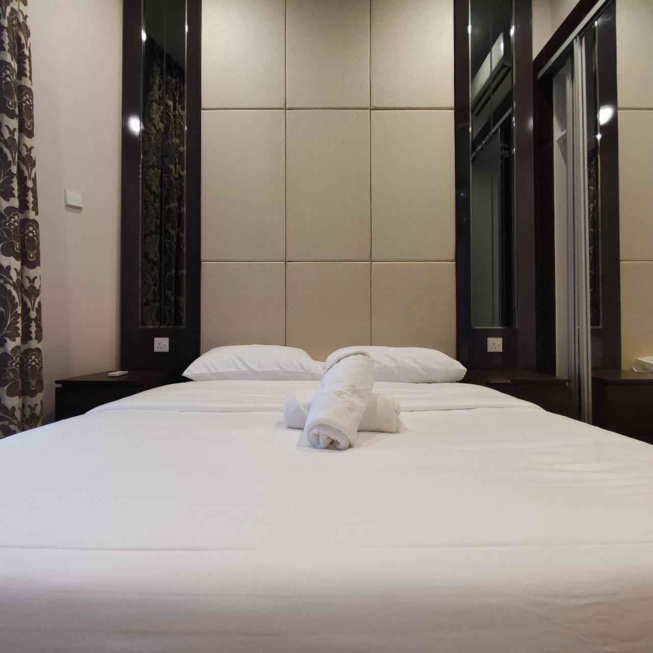 Dorsett Residence walk to Pavilion 1min with Bathtub and infinity pool