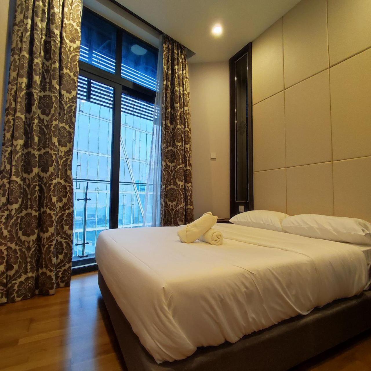 Dorsett Residence walk to Pavilion 1min with Bathtub and infinity pool