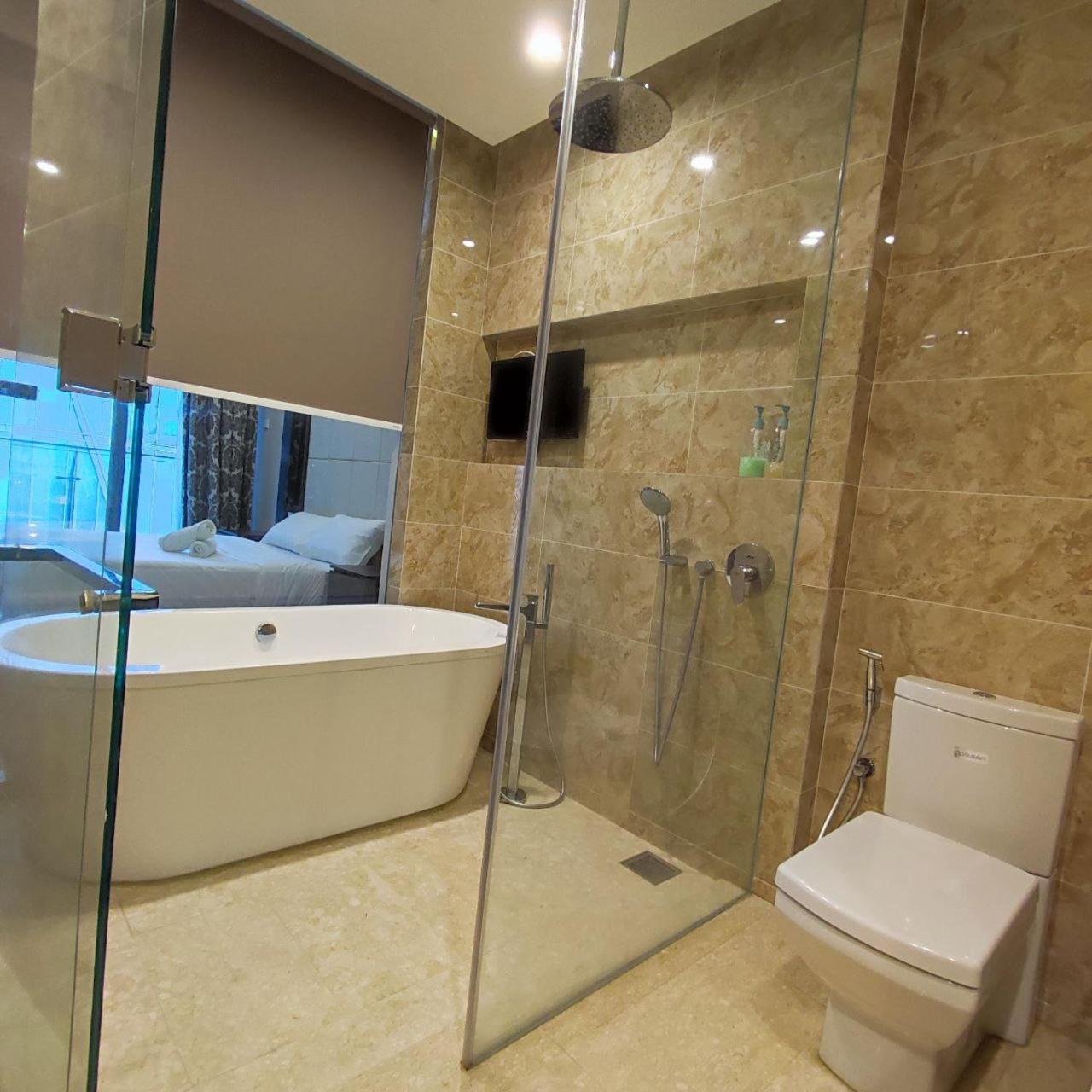 Dorsett Residence walk to Pavilion 1min with Bathtub and infinity pool