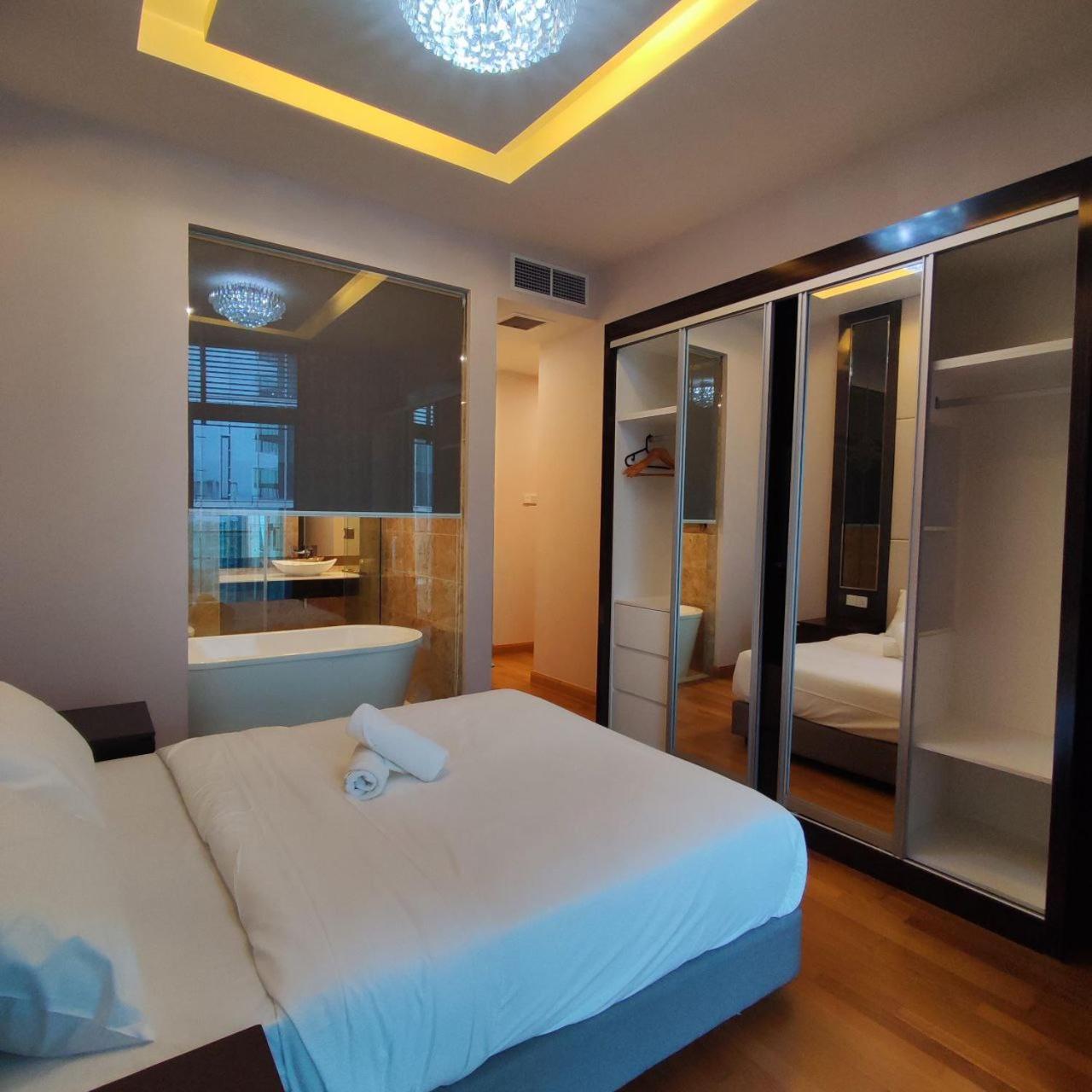 Dorsett Residence walk to Pavilion 1min with Bathtub and infinity pool