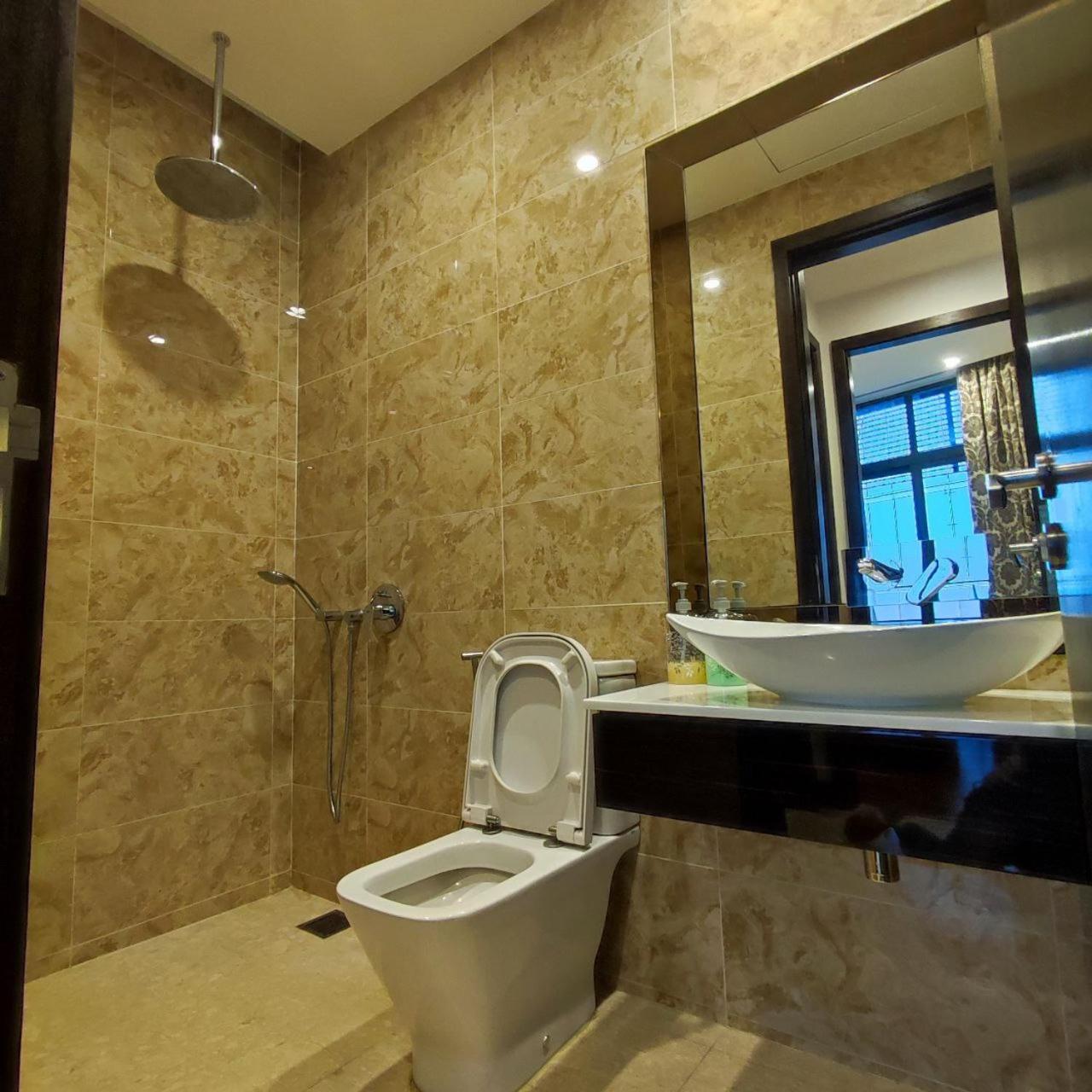 Dorsett Residence walk to Pavilion 1min with Bathtub and infinity pool