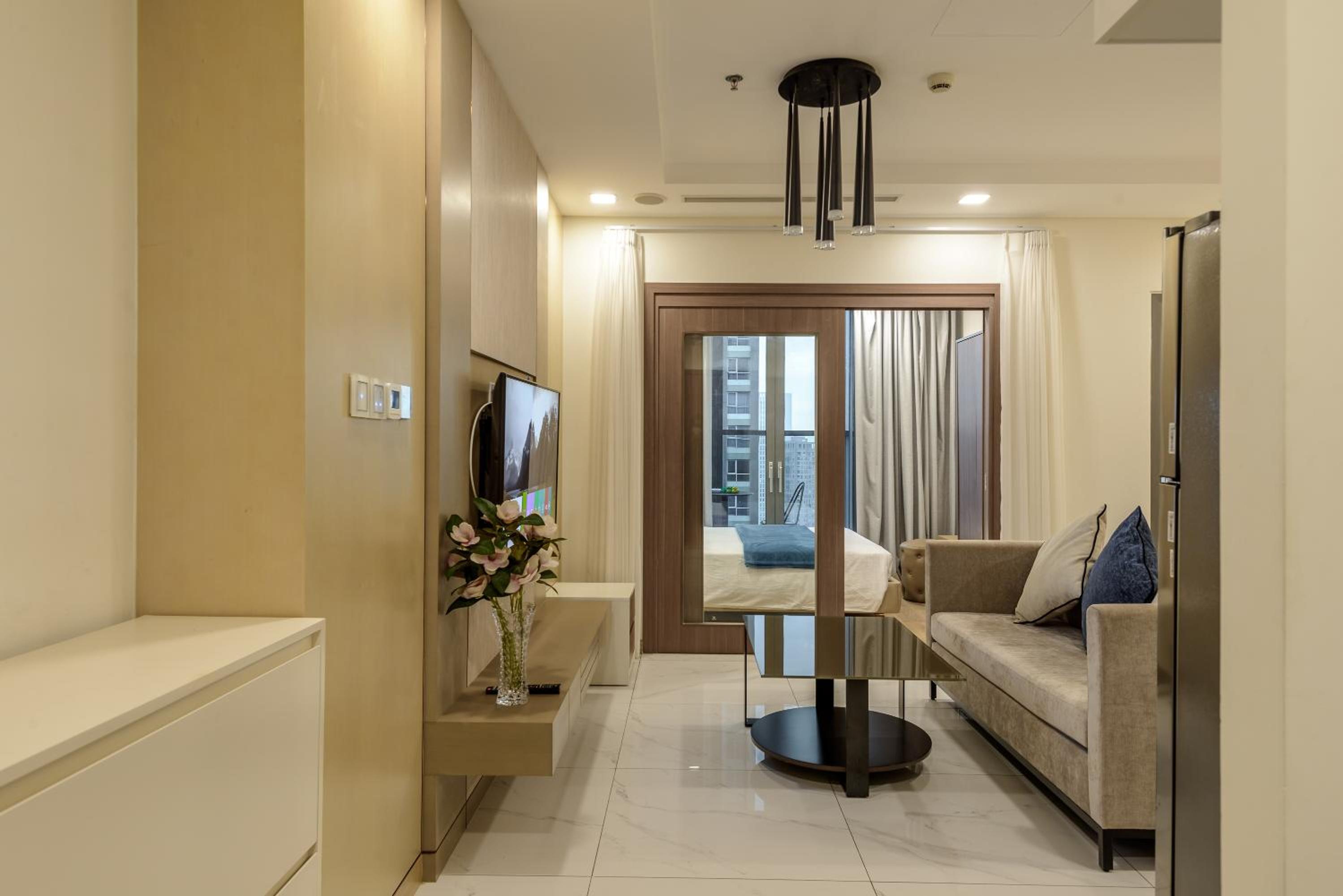 CeLaVie Serviced Apartment - The Vinhomes and Landmark