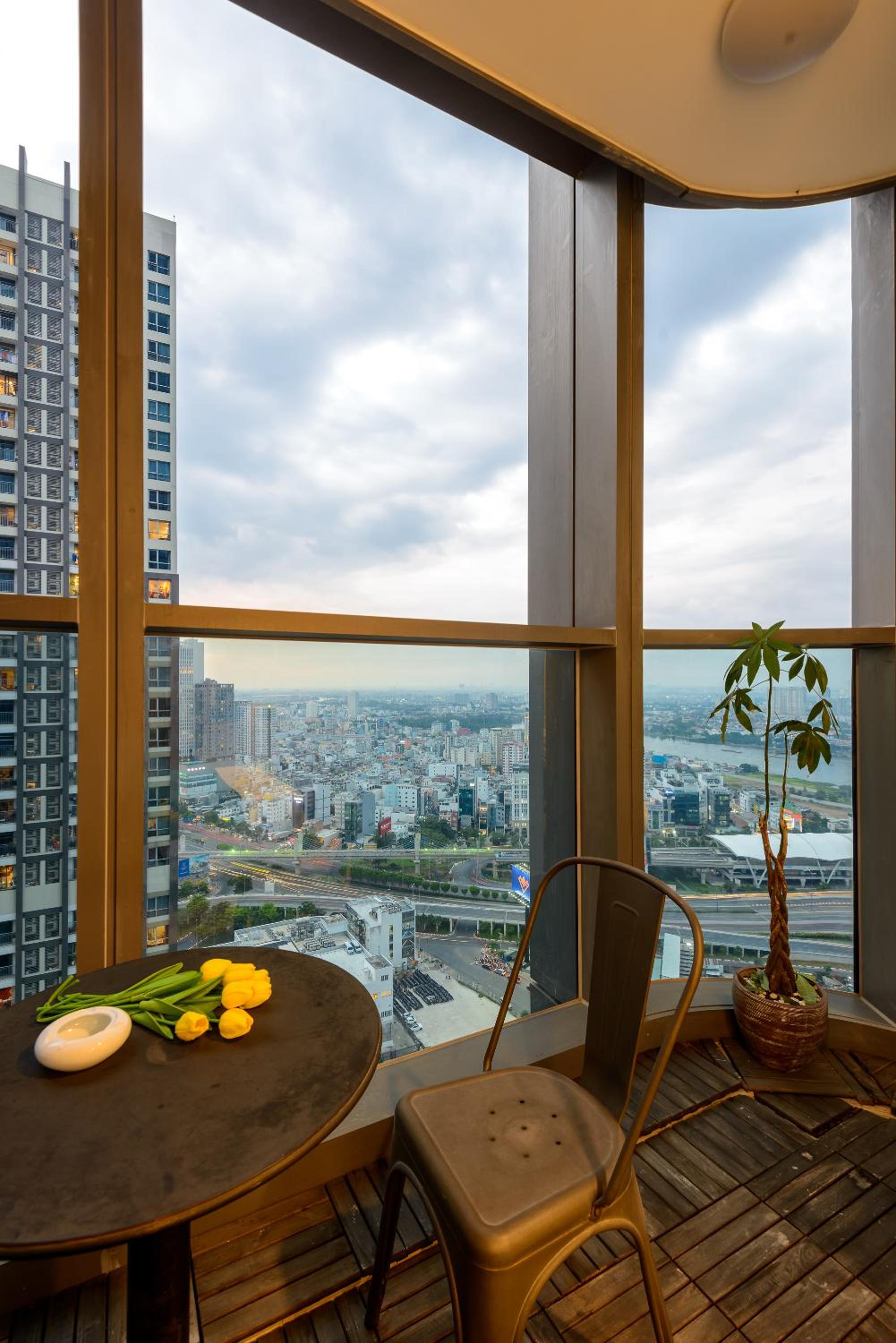 CeLaVie Serviced Apartment - The Vinhomes and Landmark
