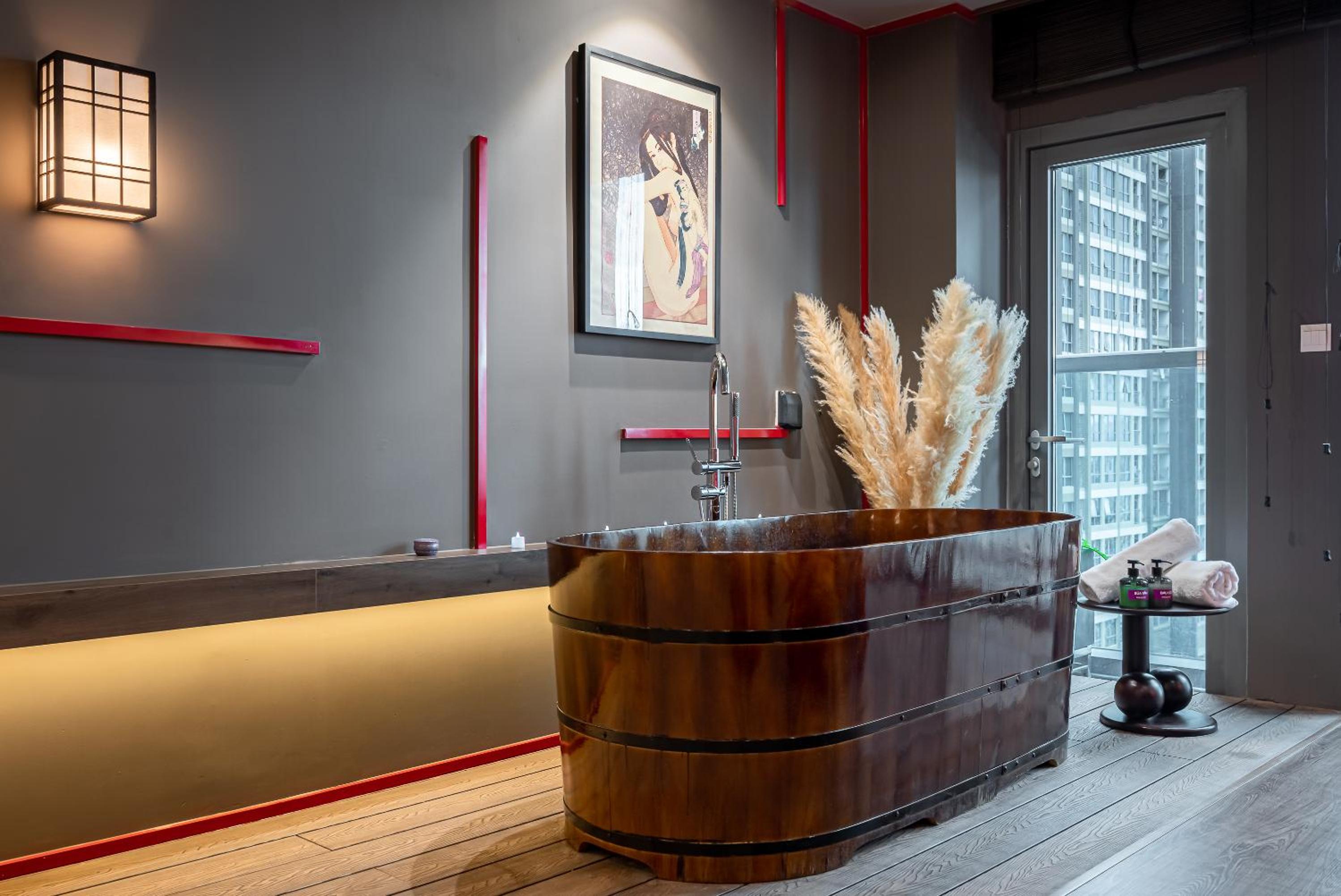 CeLaVie Serviced Apartment - The Vinhomes and Landmark