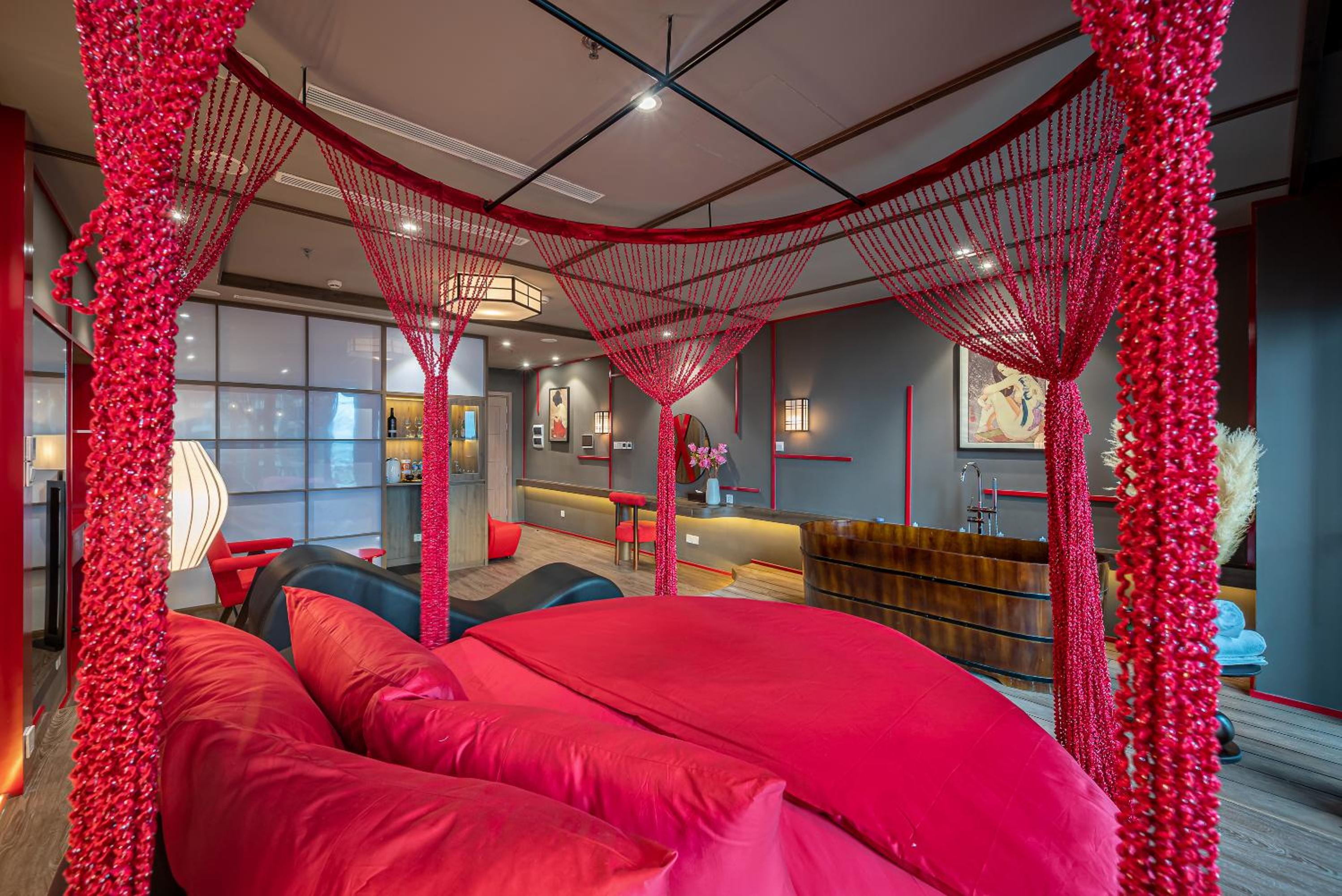 CeLaVie Serviced Apartment - The Vinhomes and Landmark