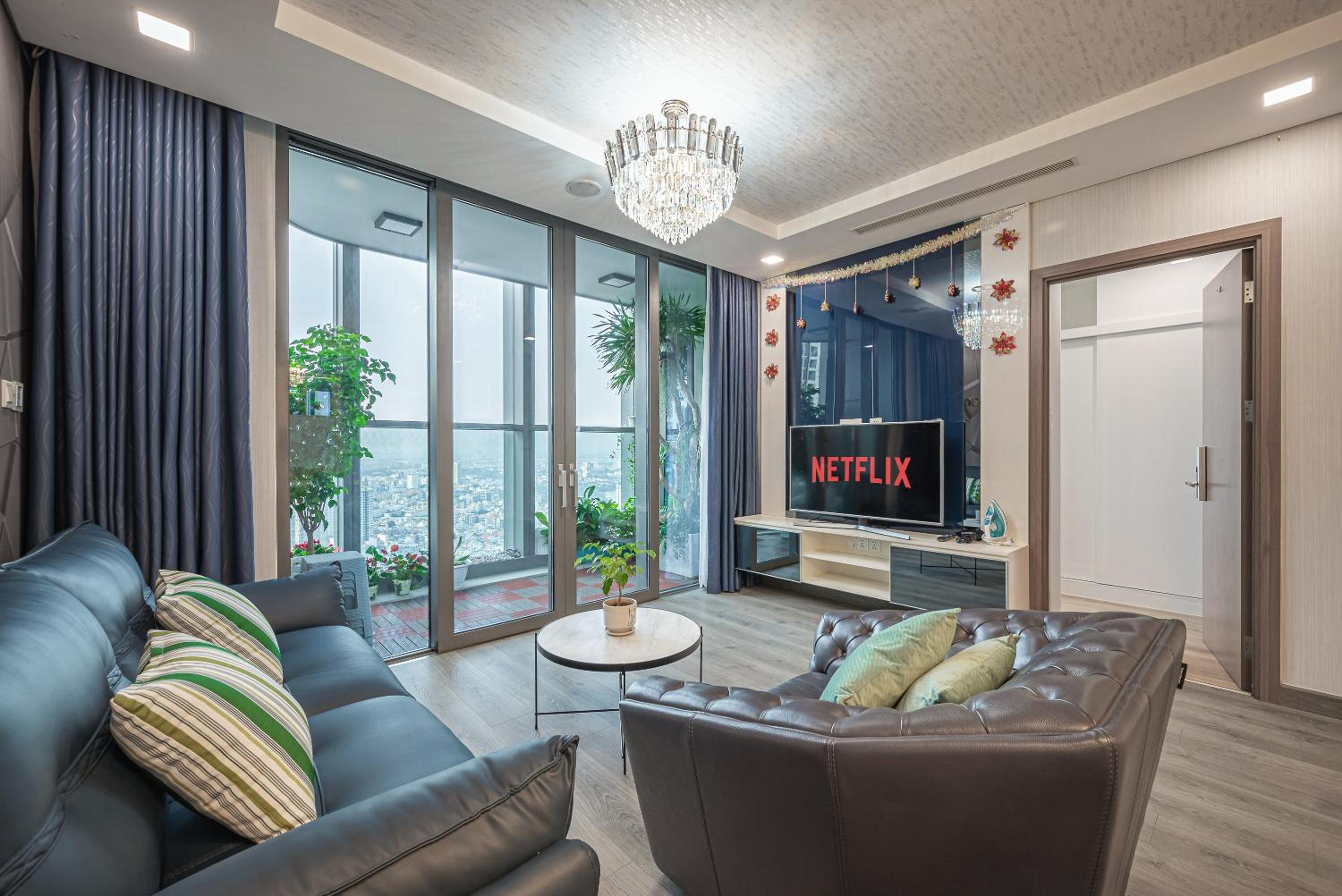 CeLaVie Serviced Apartment - The Vinhomes and Landmark