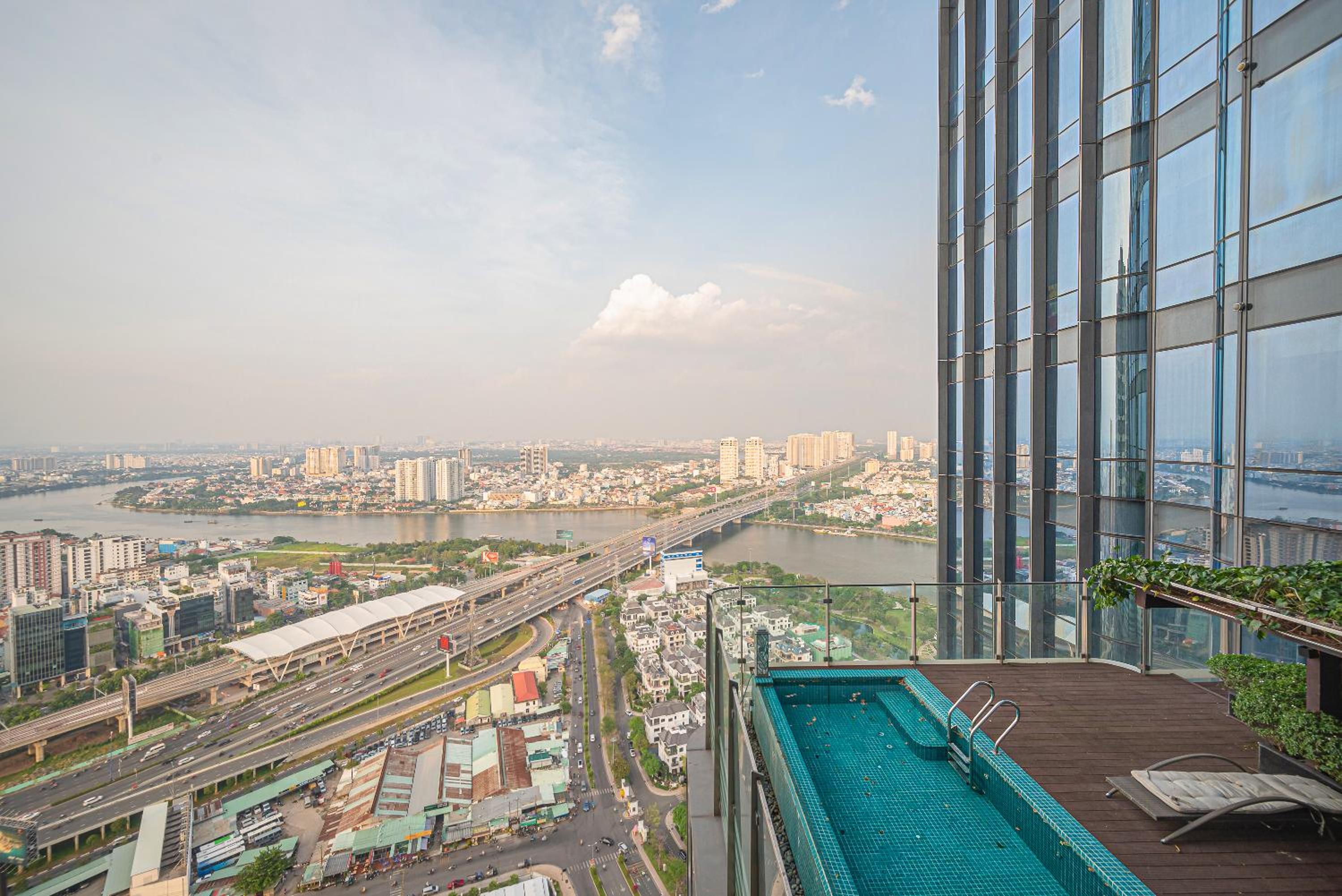 CeLaVie Serviced Apartment - The Vinhomes and Landmark