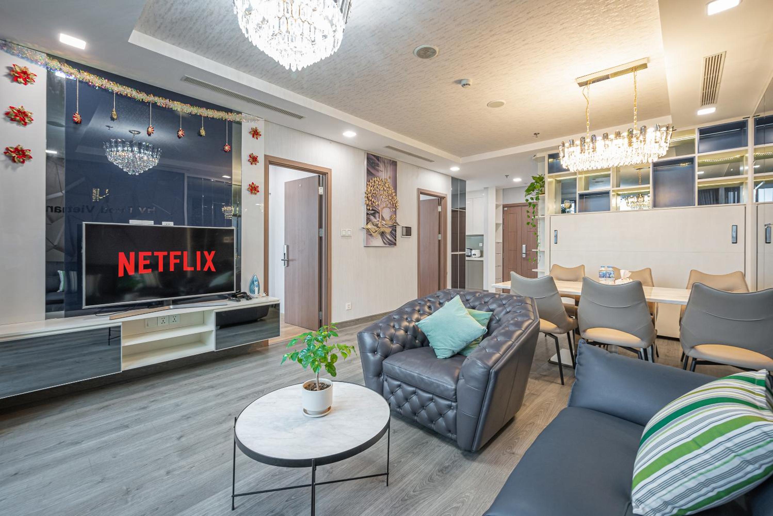 CeLaVie Serviced Apartment - The Vinhomes and Landmark