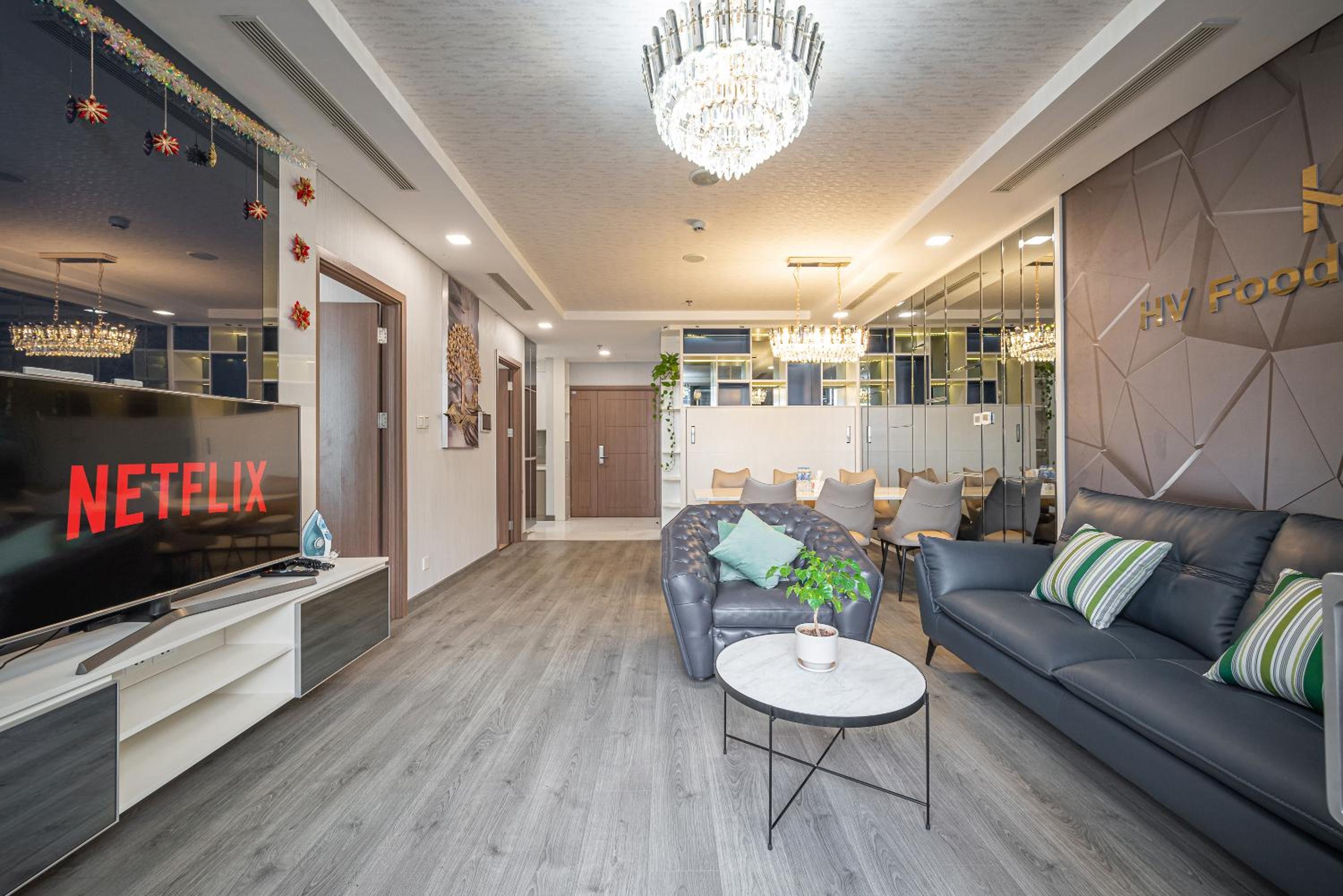 CeLaVie Serviced Apartment - The Vinhomes and Landmark