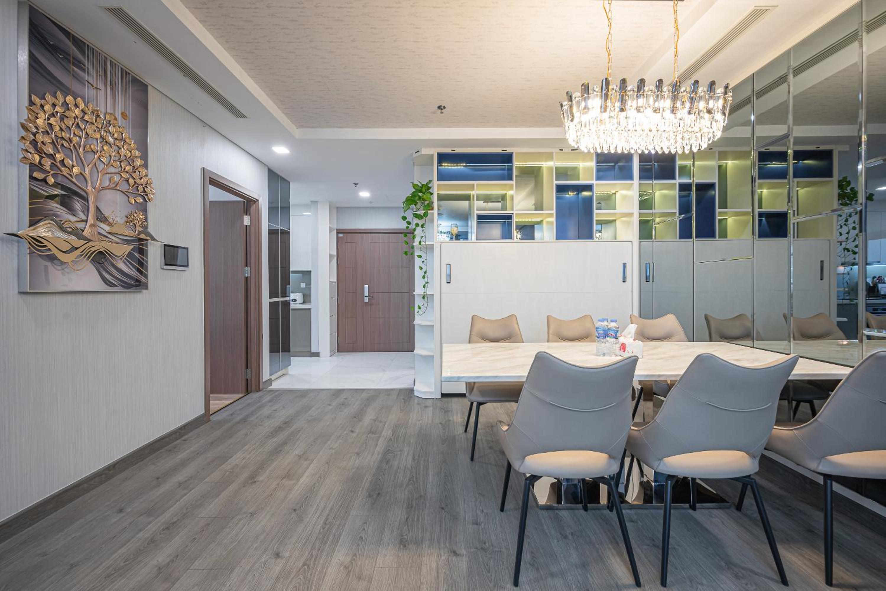 CeLaVie Serviced Apartment - The Vinhomes and Landmark