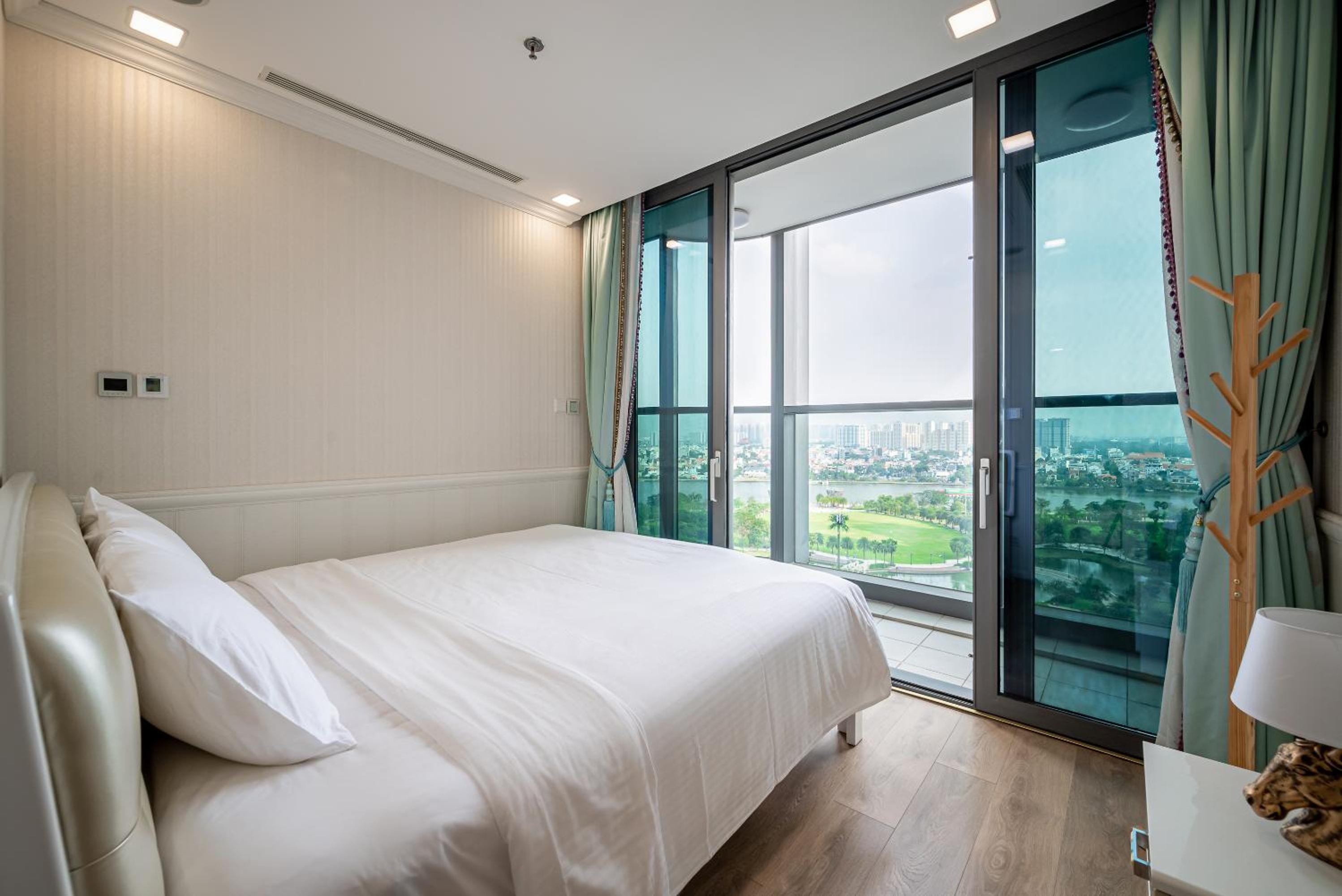 CeLaVie Serviced Apartment - The Vinhomes and Landmark