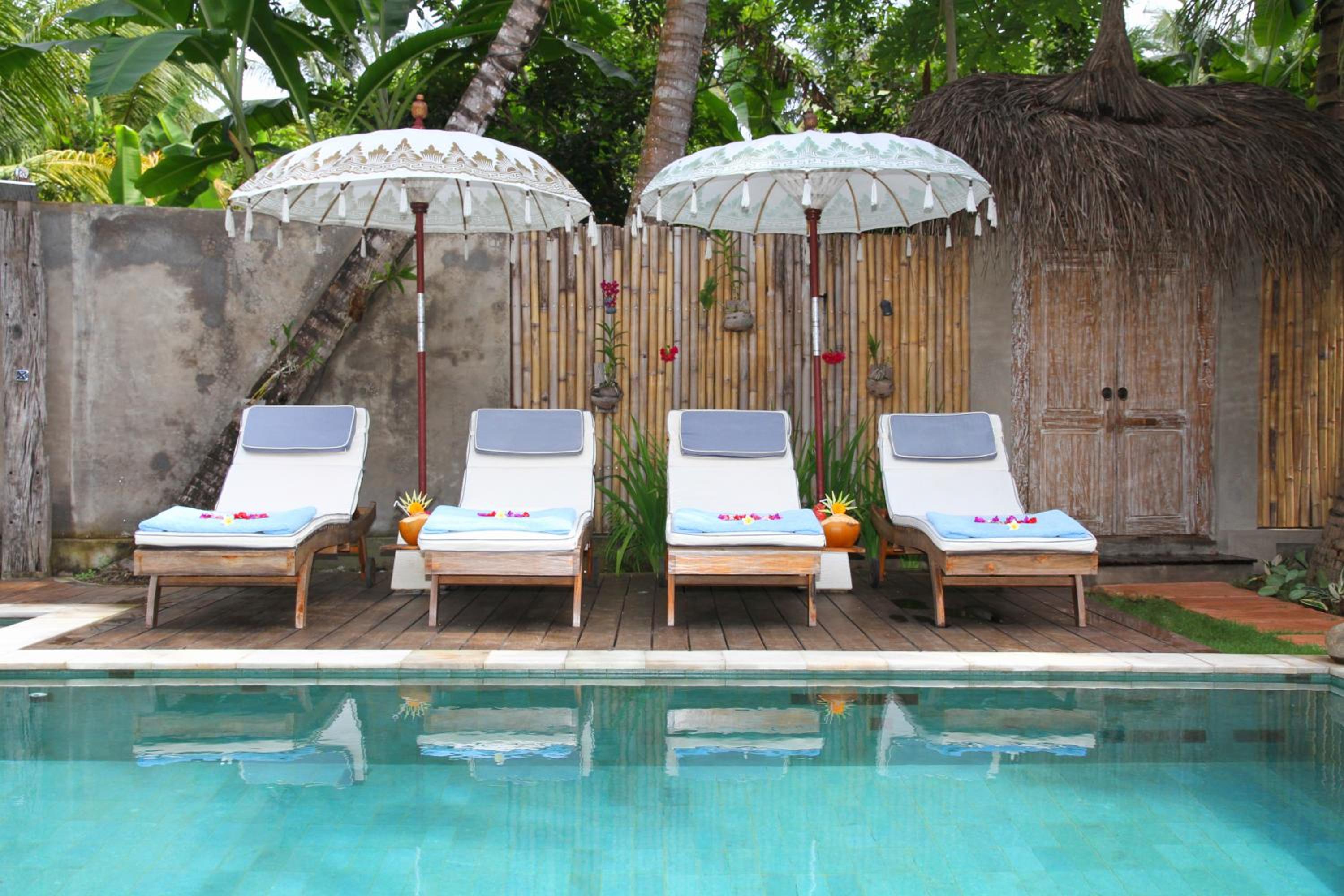 Cili Emas Oceanside Resort