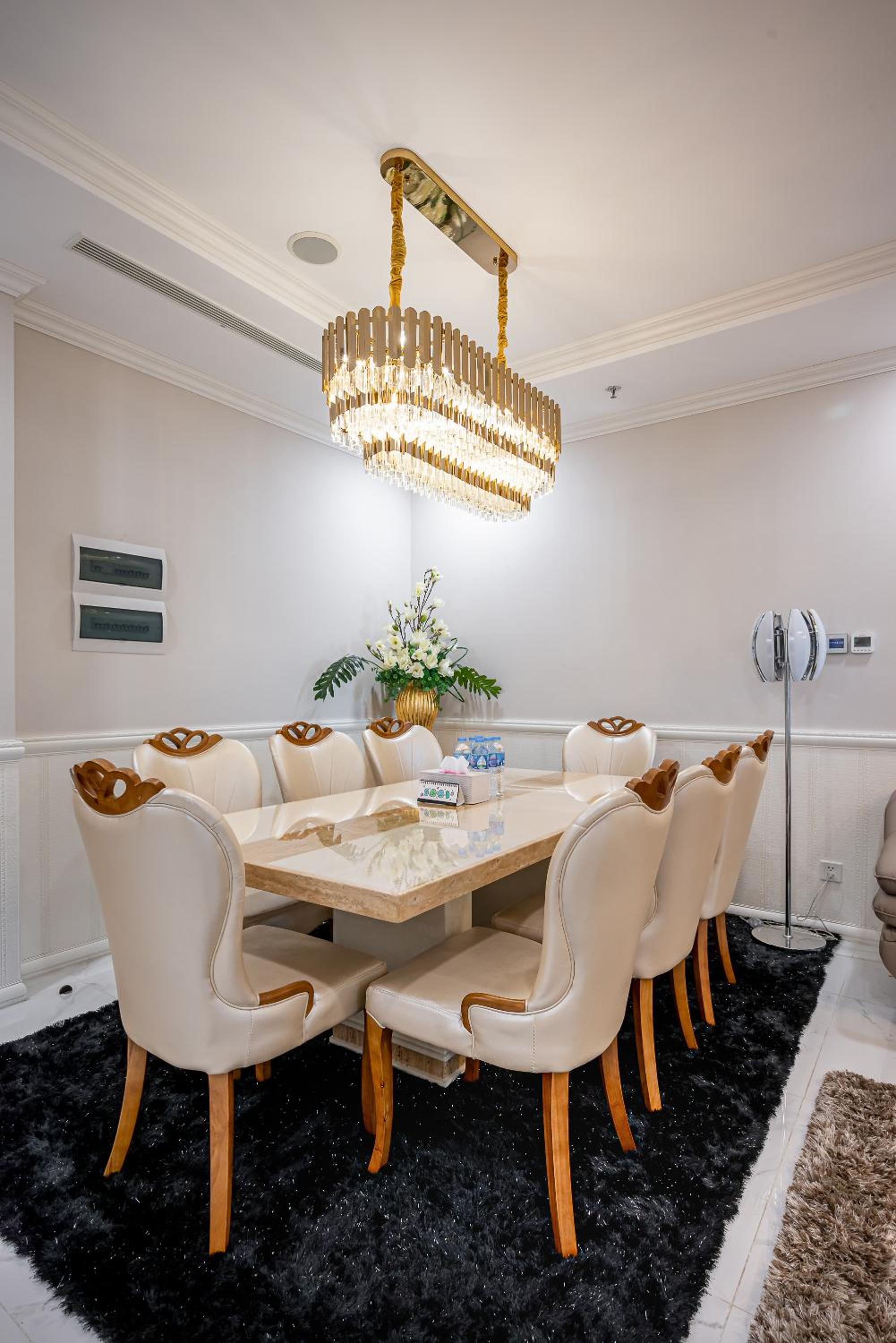 CeLaVie Serviced Apartment - The Vinhomes and Landmark