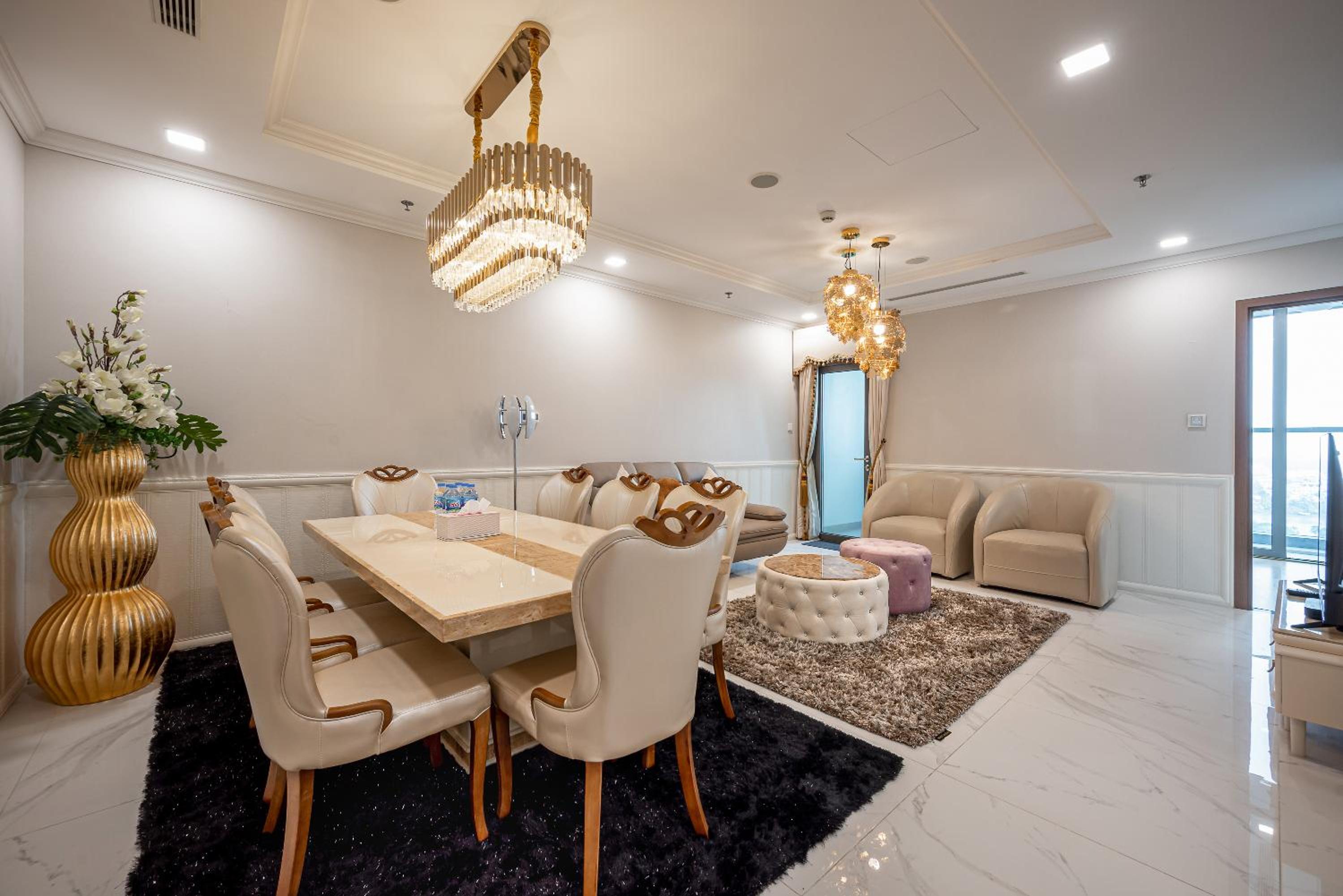 CeLaVie Serviced Apartment - The Vinhomes and Landmark