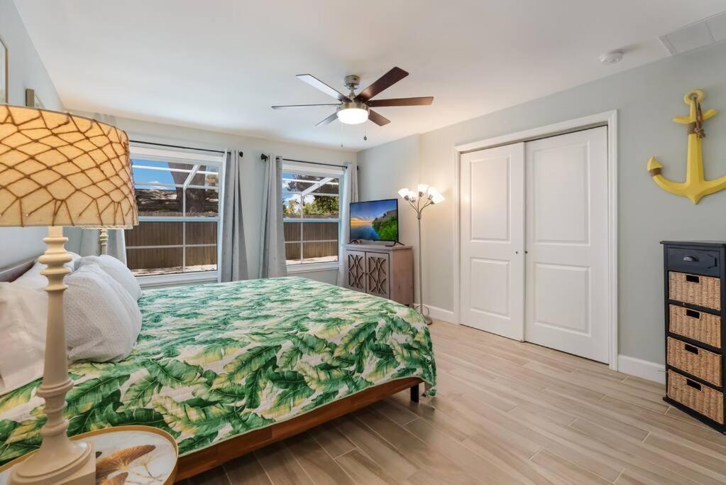 Sarasota Updated pool home, Near Siesta Key view 4