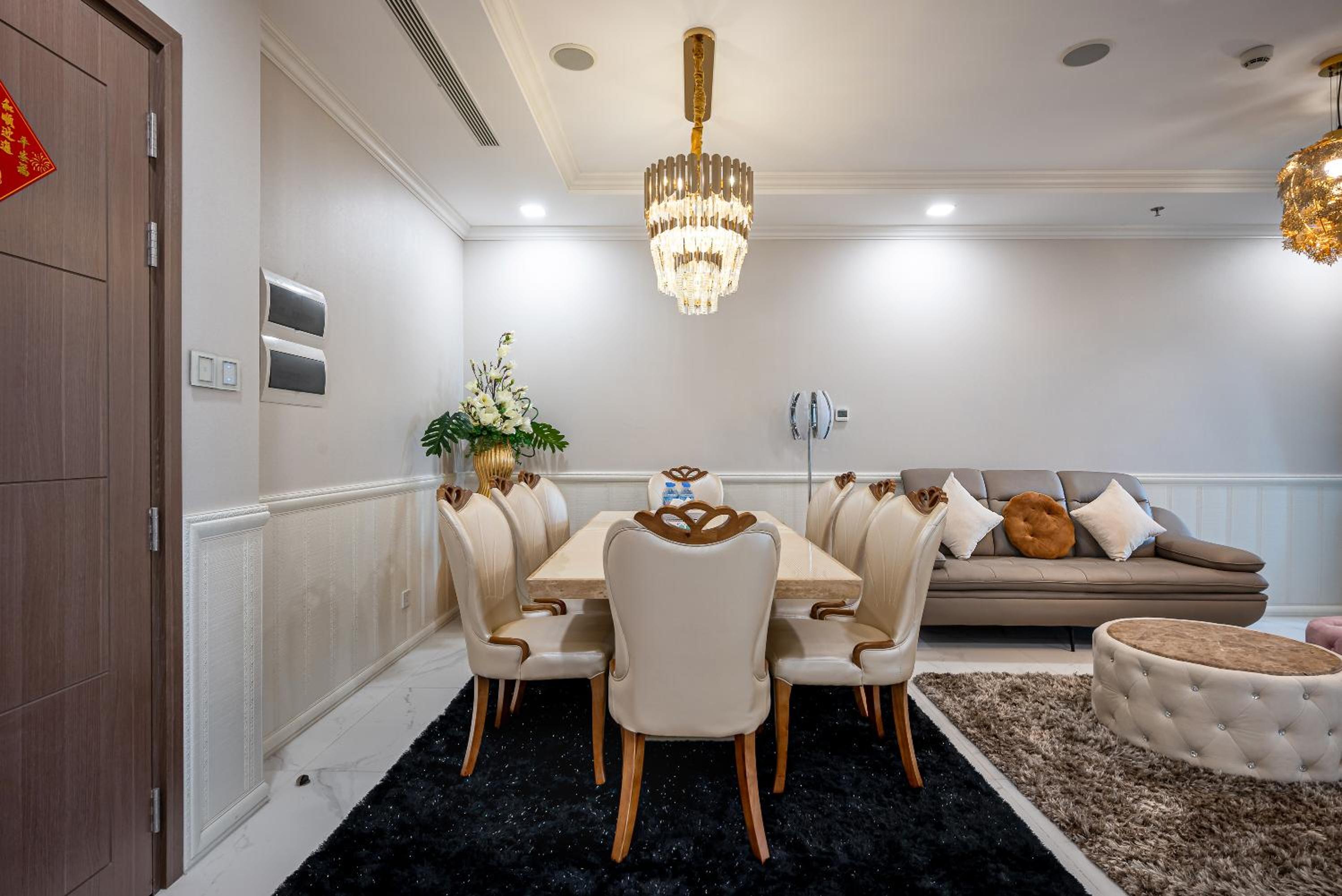 CeLaVie Serviced Apartment - The Vinhomes and Landmark