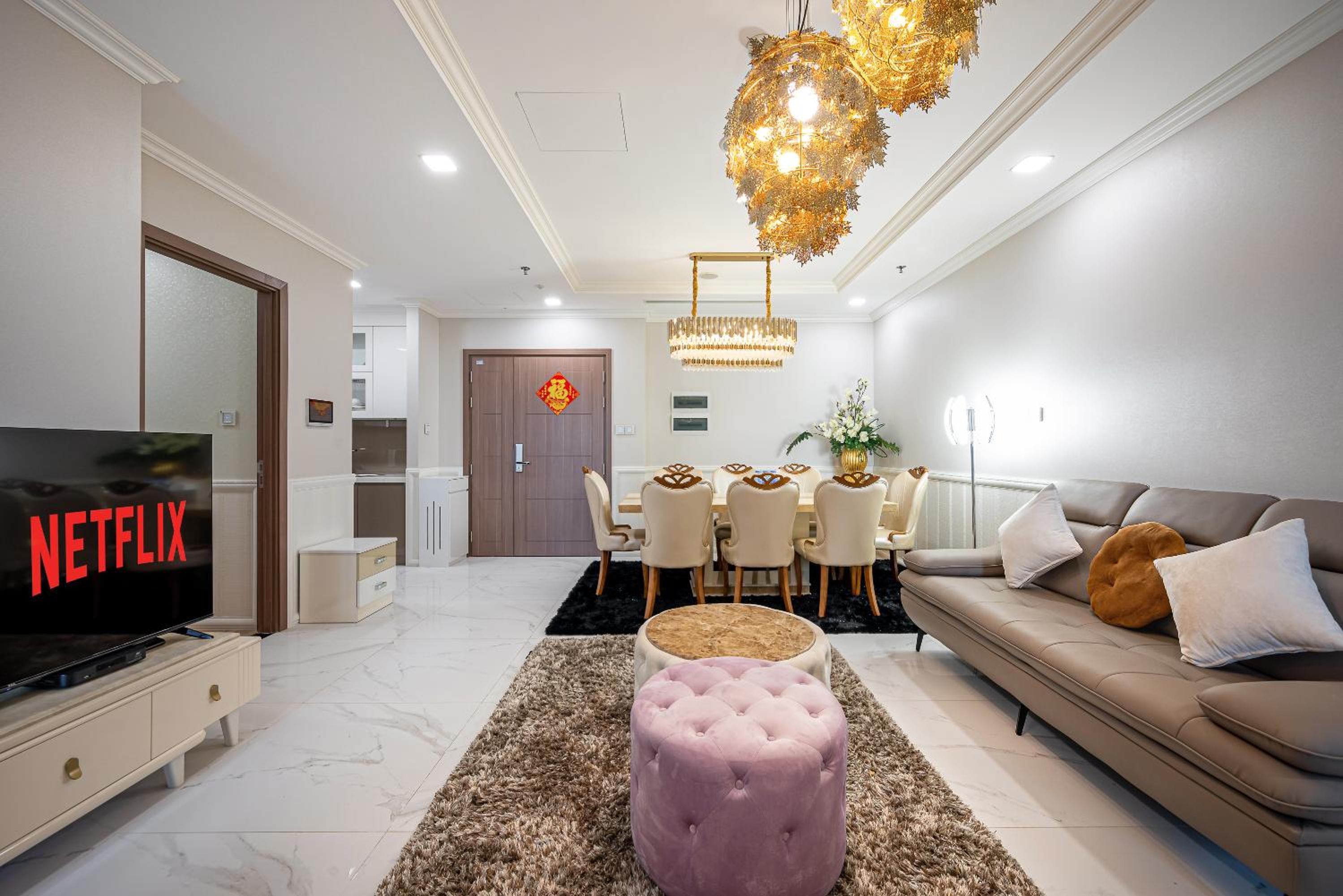 CeLaVie Serviced Apartment - The Vinhomes and Landmark