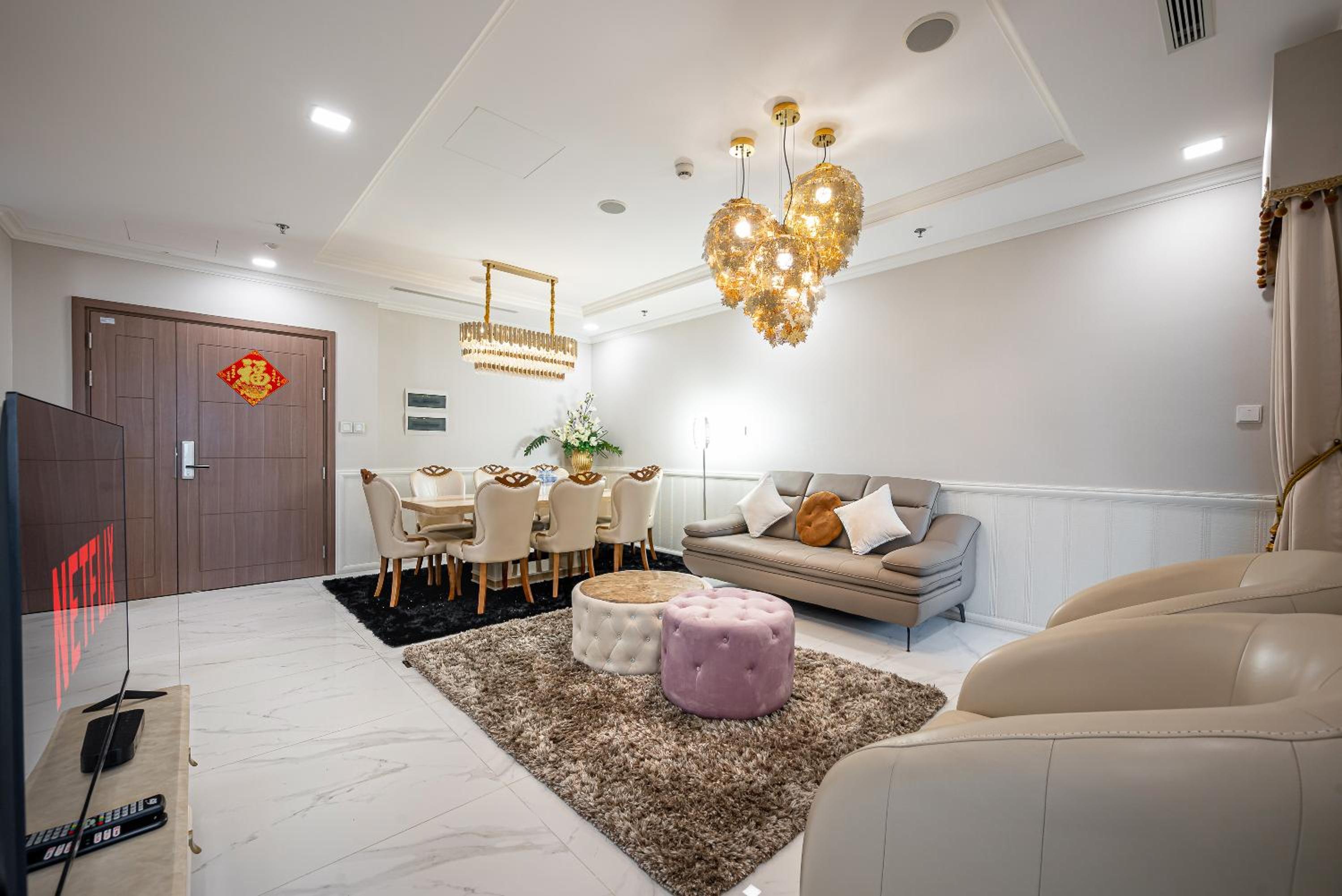 CeLaVie Serviced Apartment - The Vinhomes and Landmark