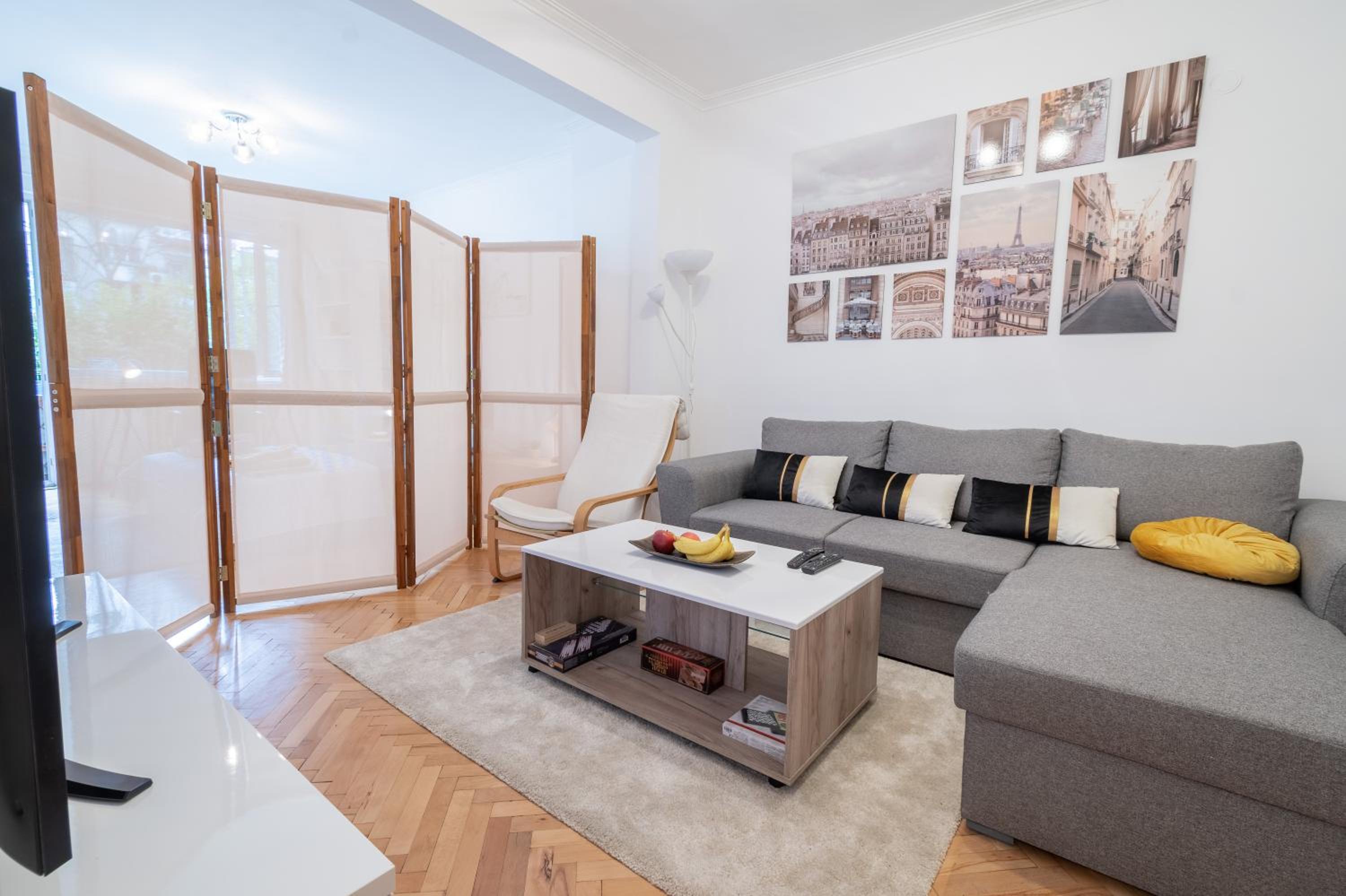 Vivid Condo by NDK and Vitosha Blvd with Free Secured Parking and AC