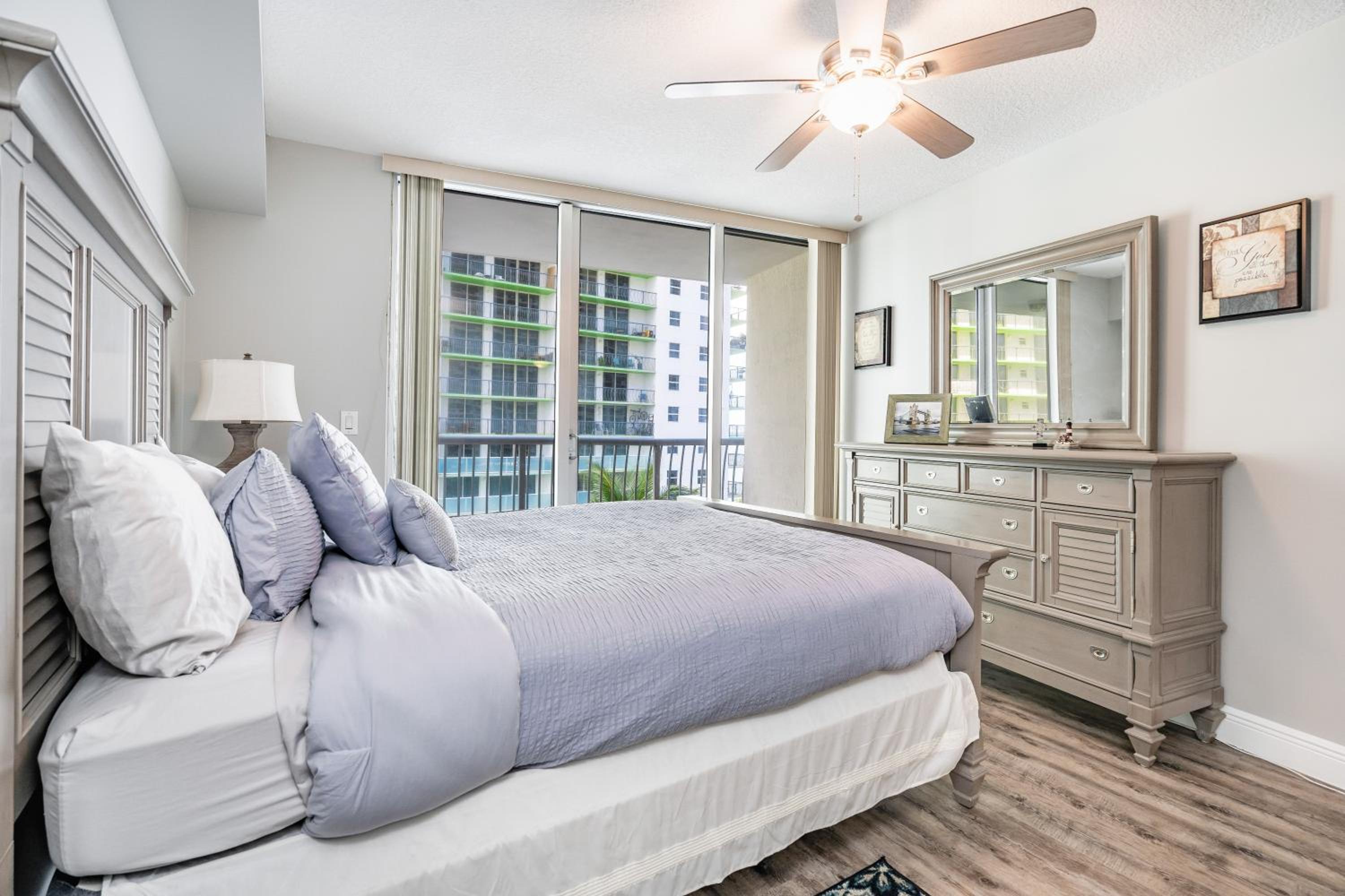 1 Br Opera Tower - Edgewater