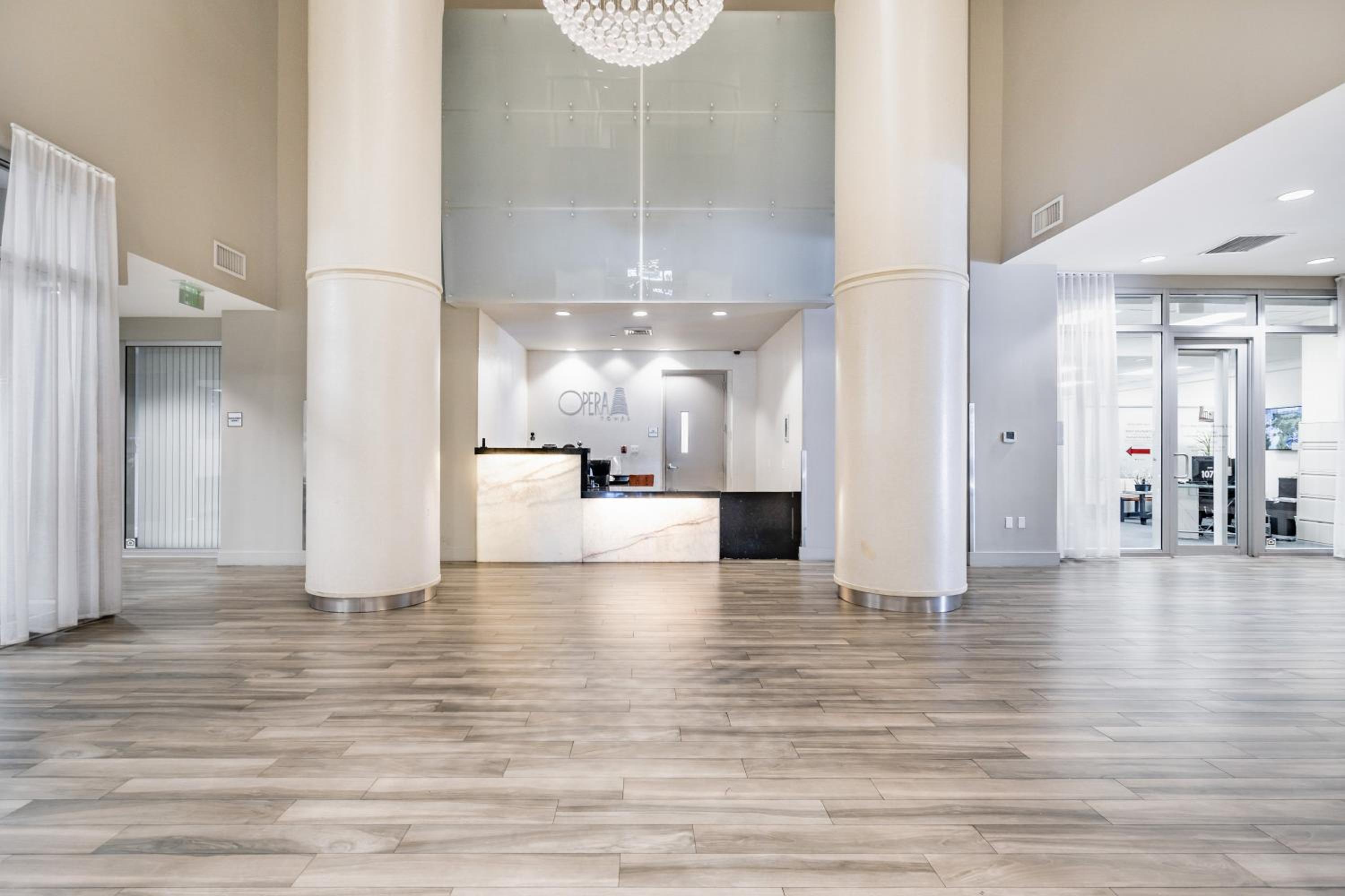 1 Br Opera Tower - Edgewater