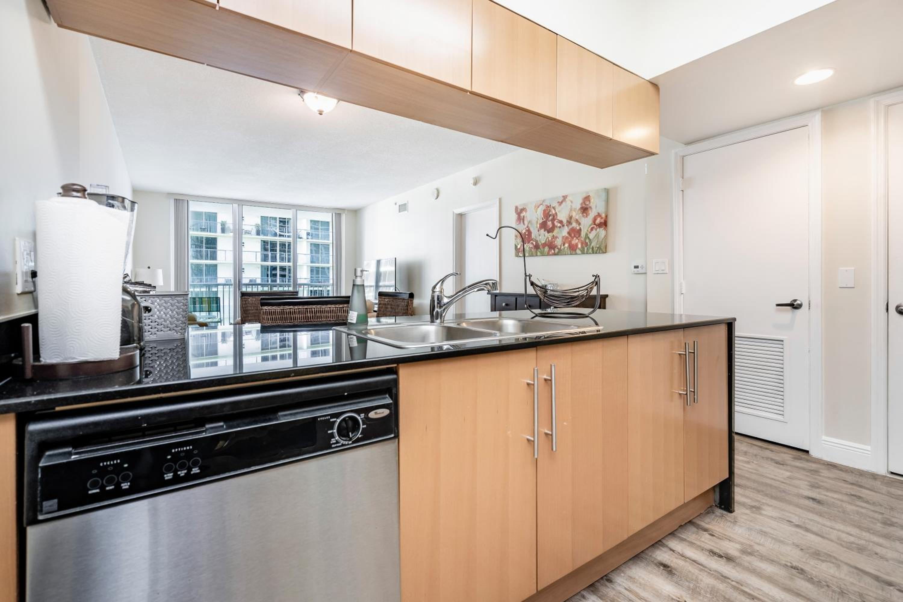 1 Br Opera Tower - Edgewater