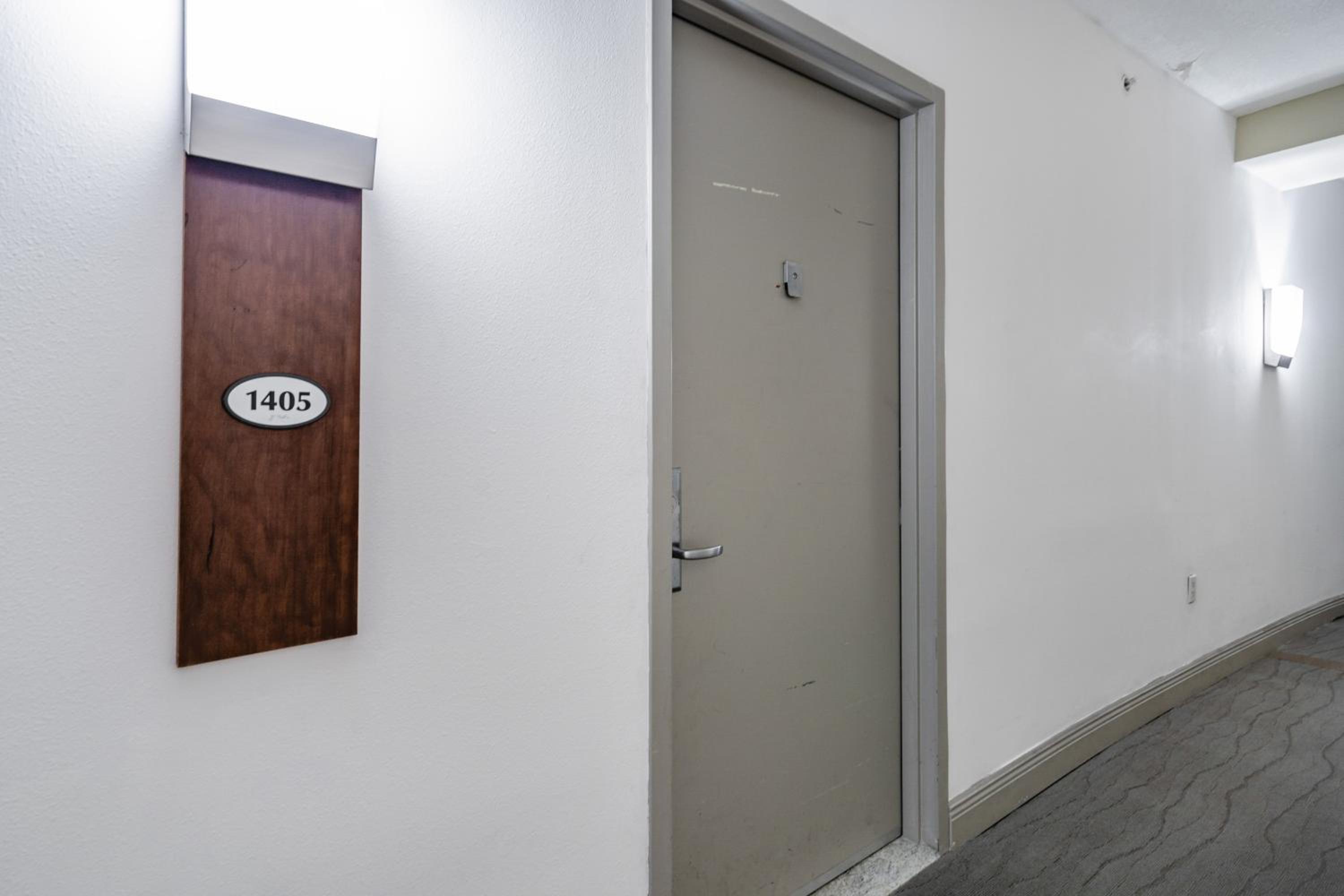 1 Br Opera Tower - Edgewater