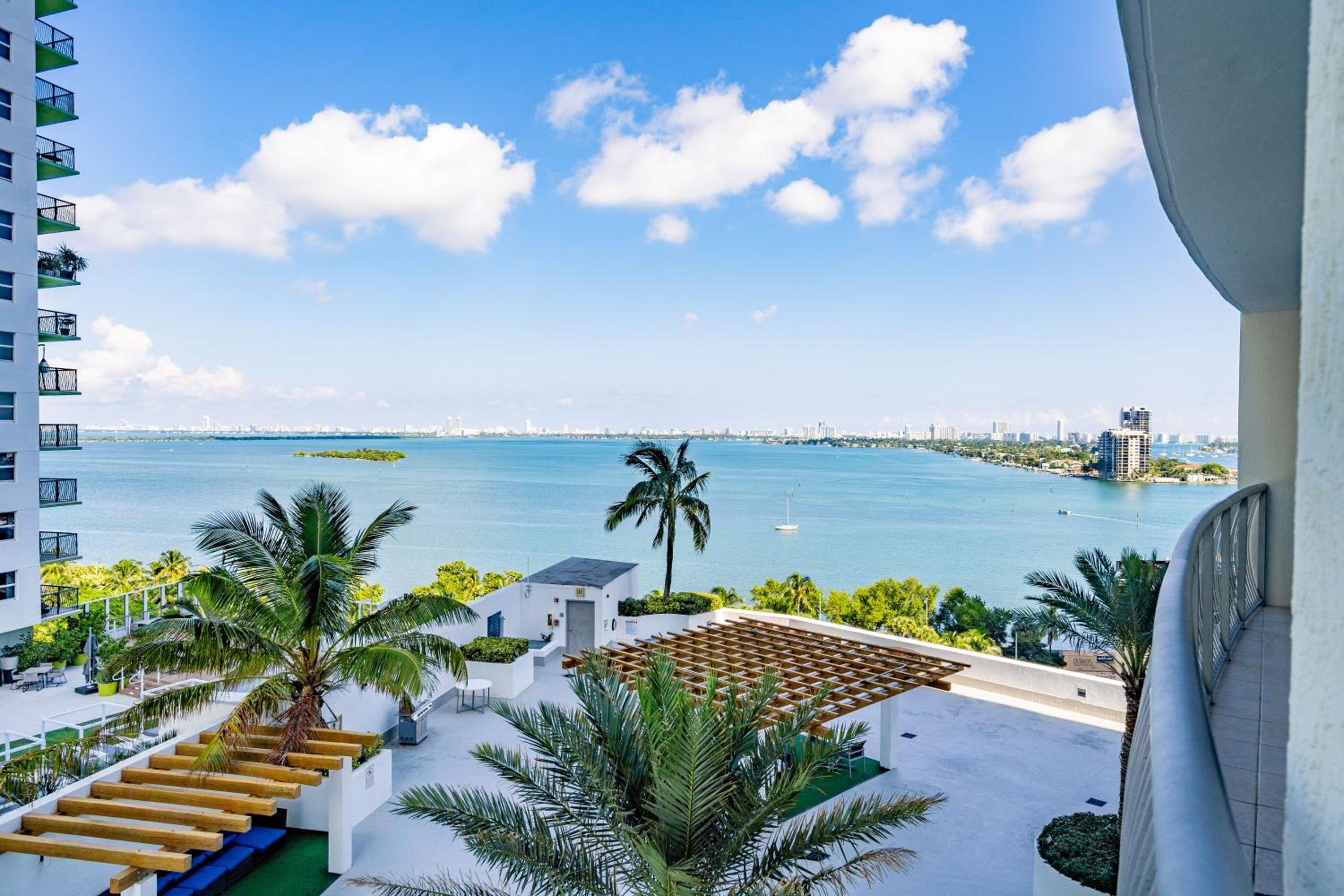 1 Br Opera Tower - Edgewater