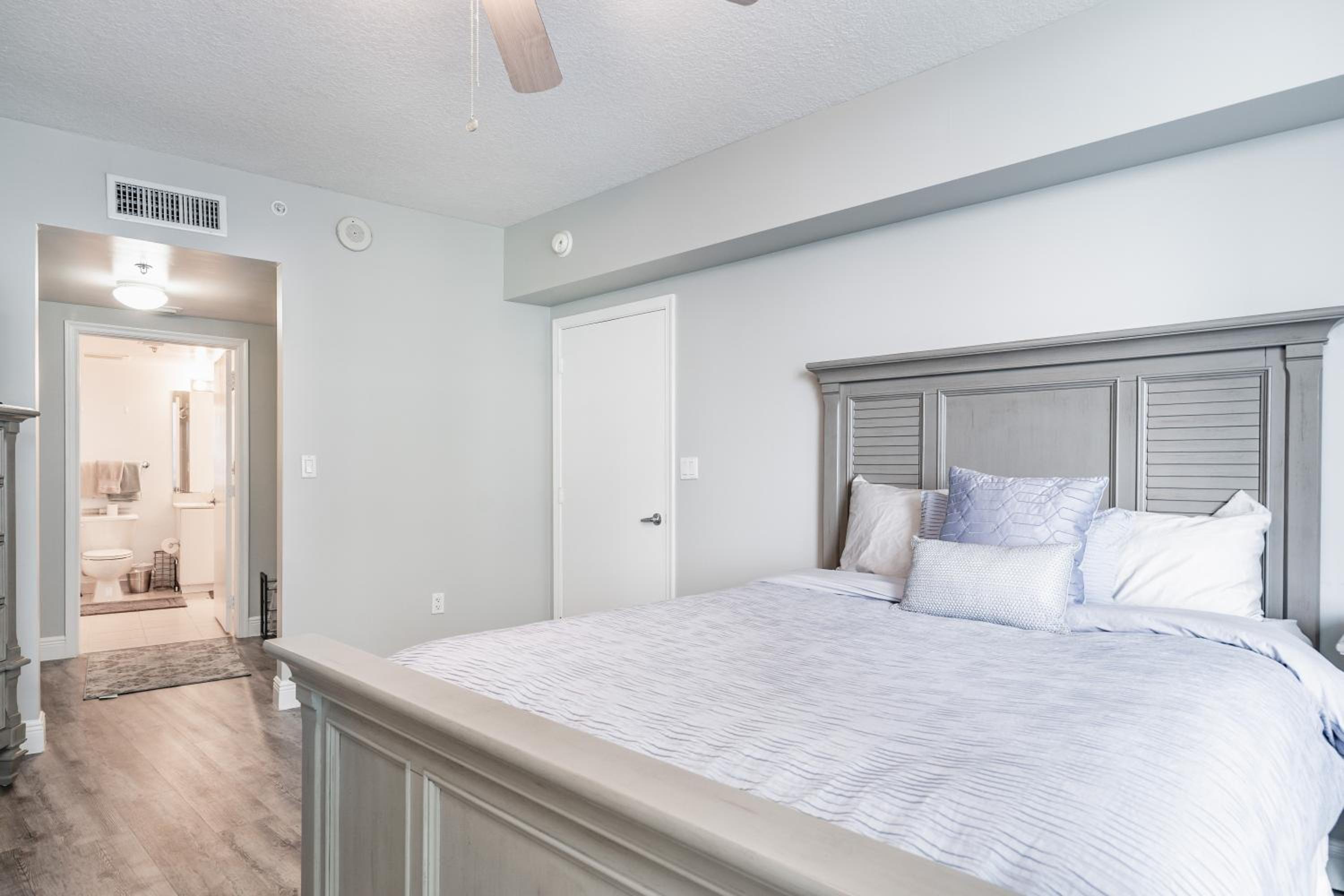 1 Br Opera Tower - Edgewater