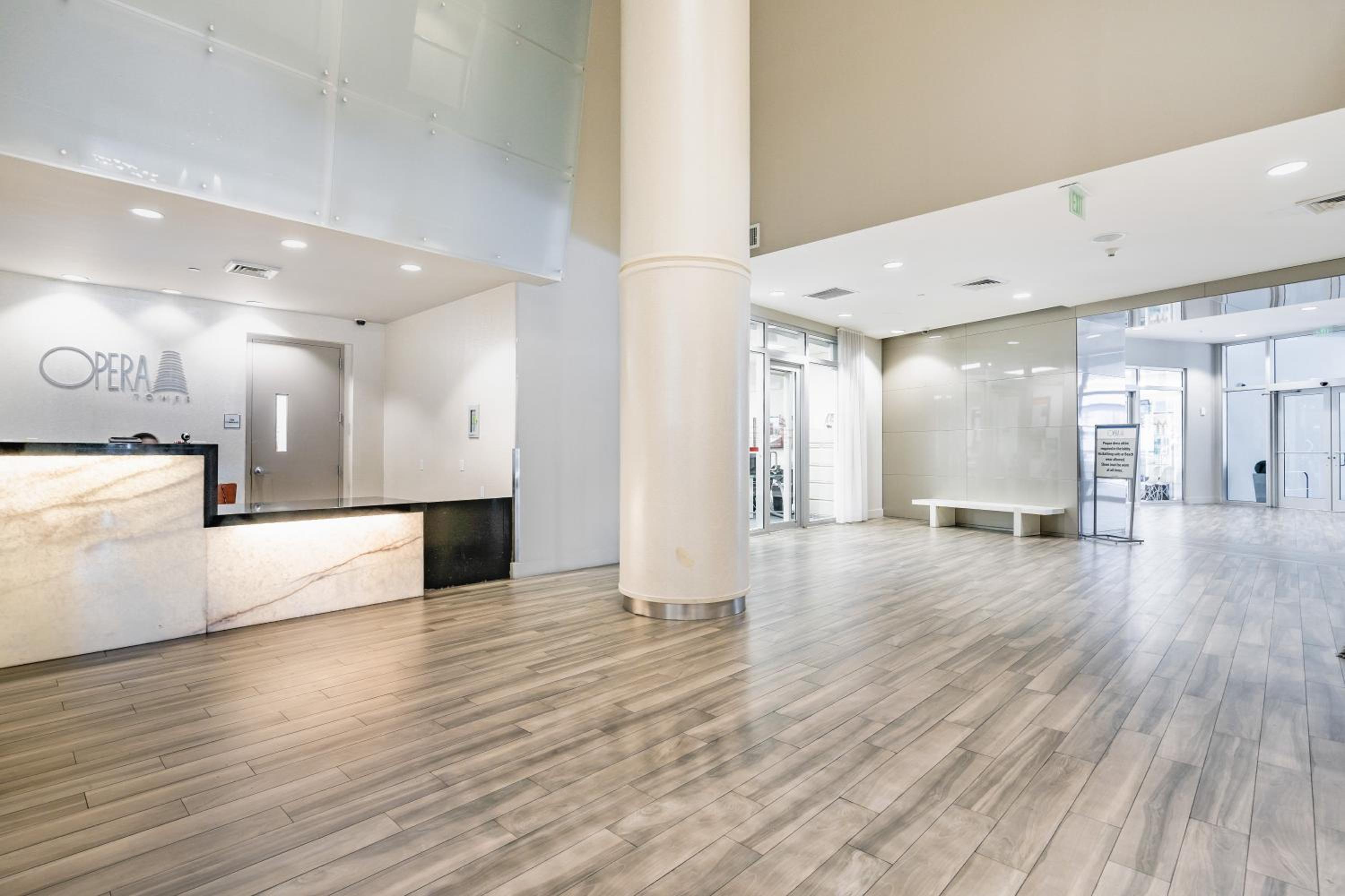 1 Br Opera Tower - Edgewater