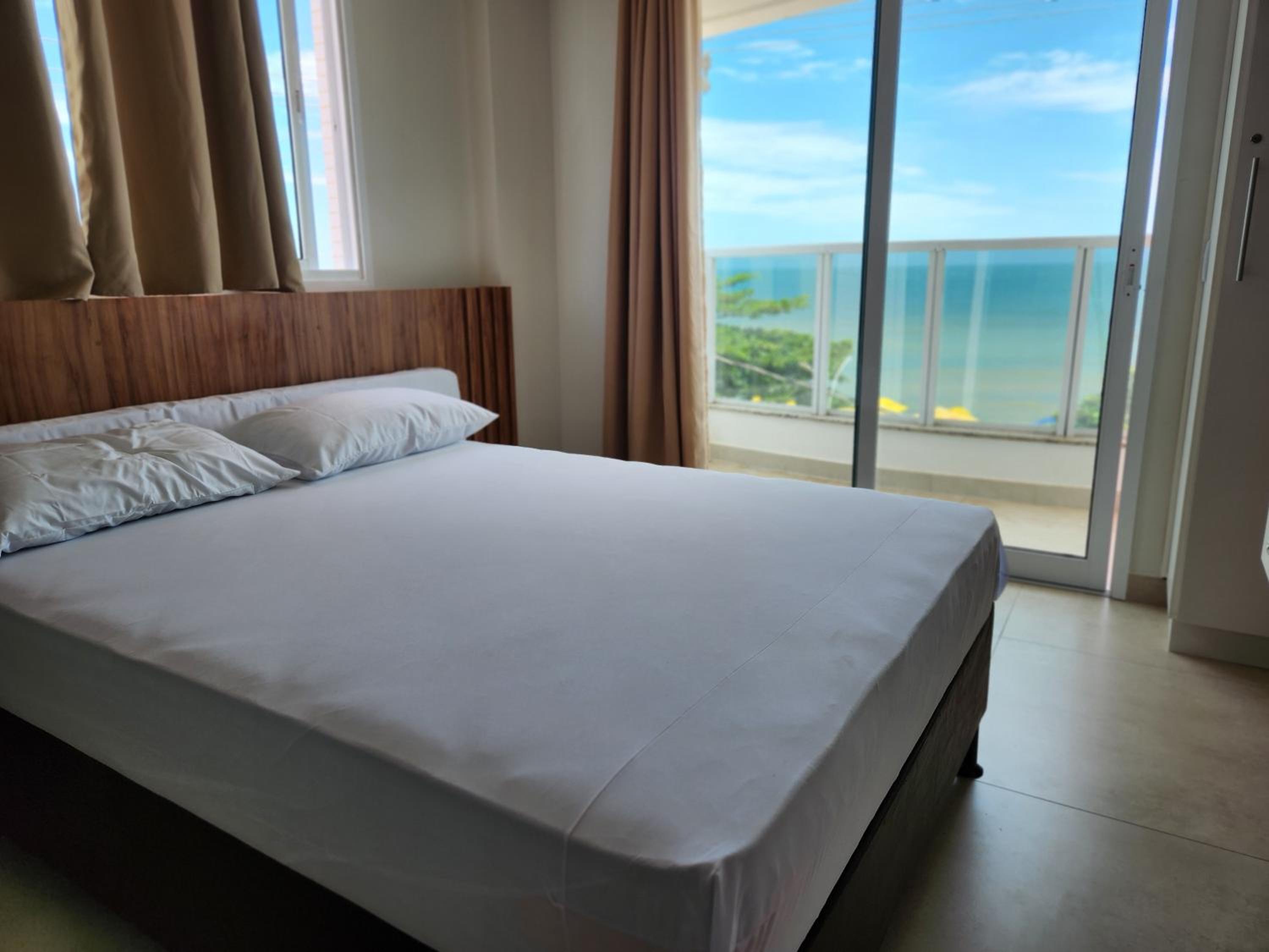 Apto frente mar 3 suites Castelhanos ES