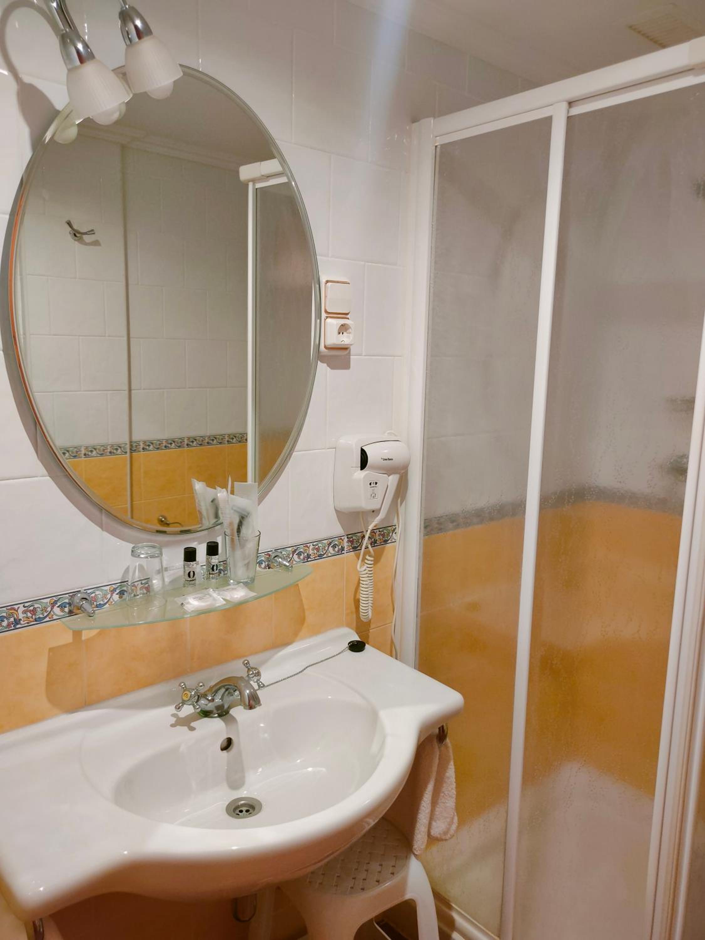 Hostal Las Grullas view 5