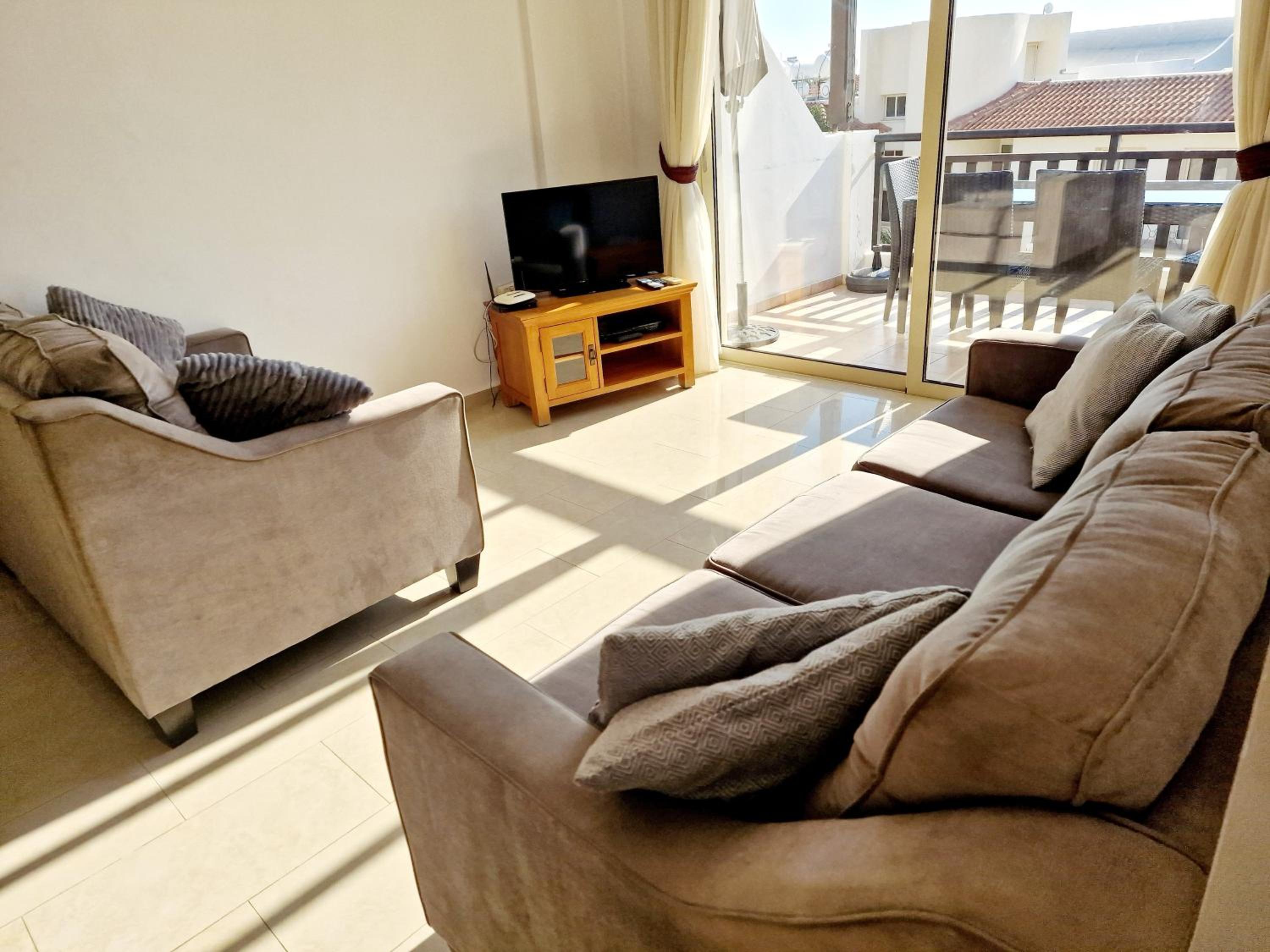 Top floor 2 bedroom apartment E101, 3 pools, sea view, FREE WIFI view 3