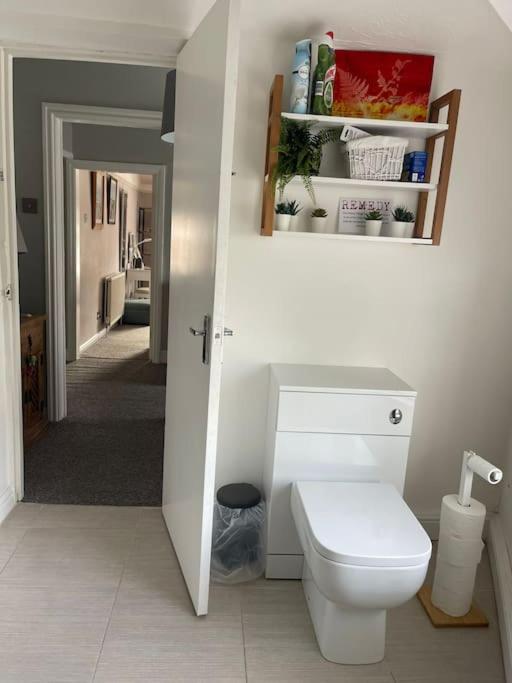 Rooms@ Remedy 2 bedroom (sleeps 5) apartment view 3