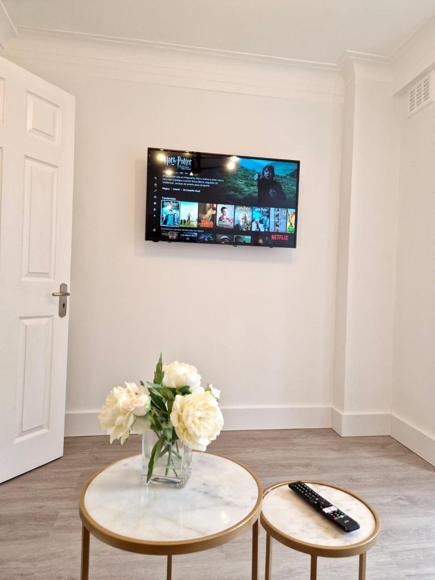 Vibrant 2-Bedroom Flat with Elevator in Marylebone, Close to Hyde Park & Edgware Road