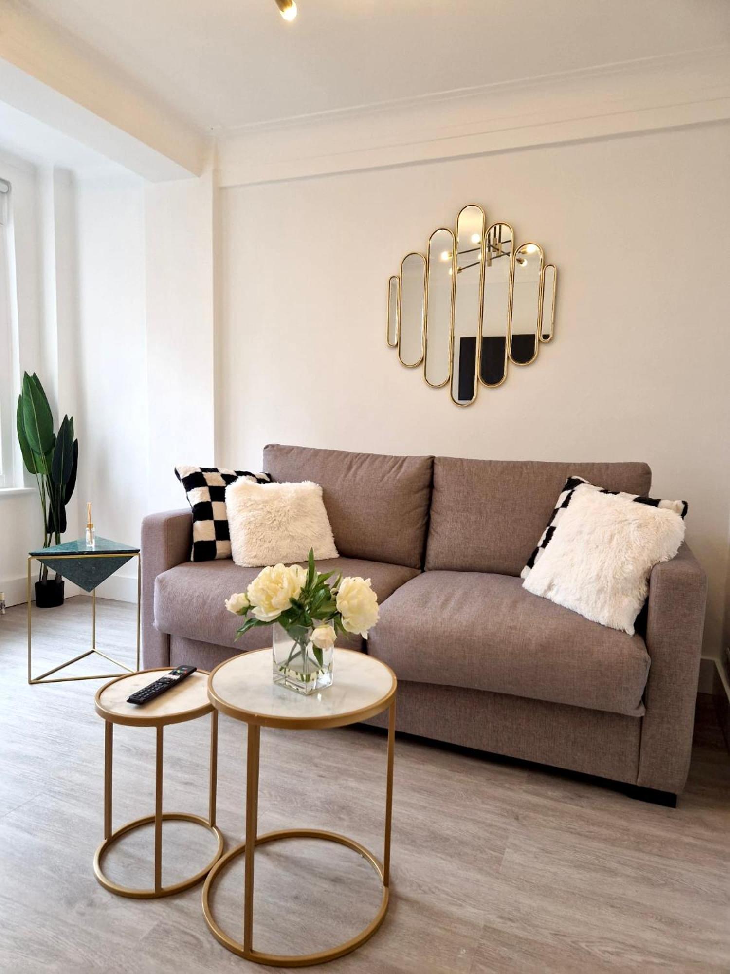 Vibrant 2-Bedroom Flat with Elevator in Marylebone, Close to Hyde Park & Edgware Road