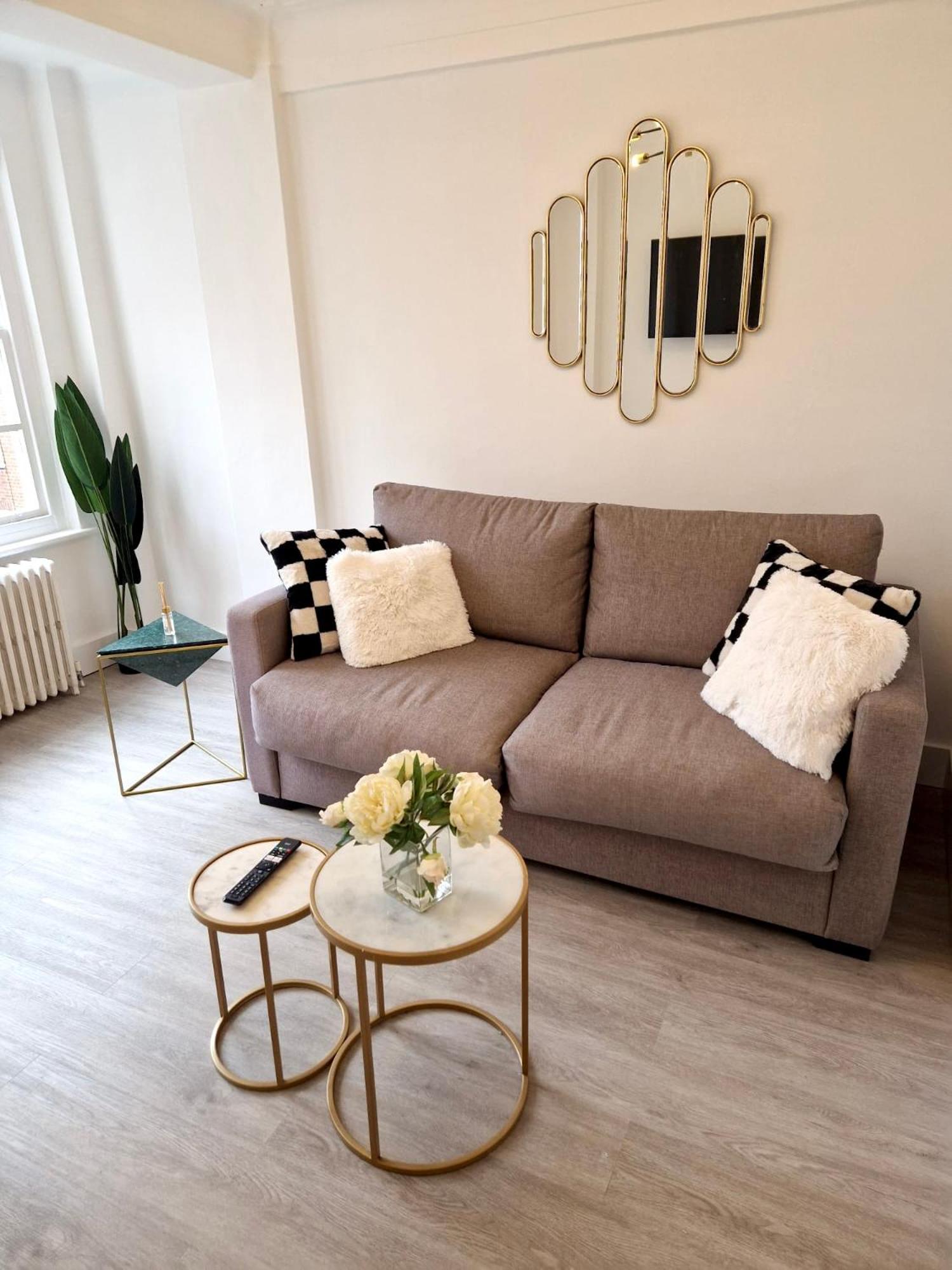 Vibrant 2-Bedroom Flat with Elevator in Marylebone, Close to Hyde Park & Edgware Road