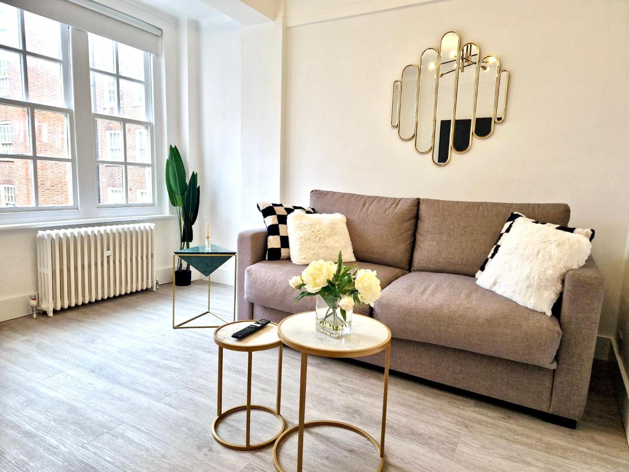 Vibrant 2-Bedroom Flat with Elevator in Marylebone, Close to Hyde Park & Edgware Road