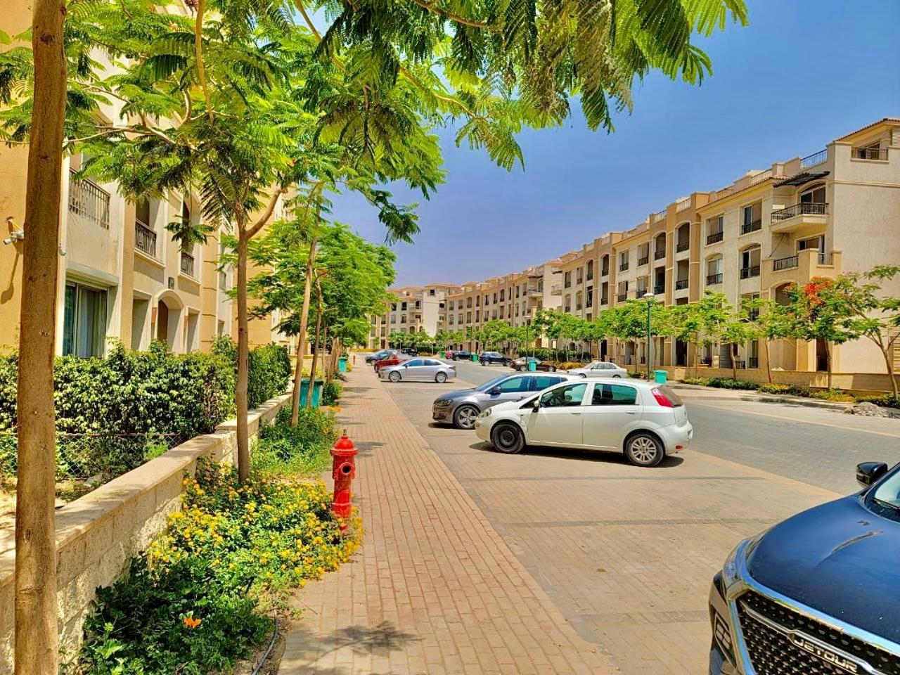 Ultra Luxury 3BR with Pools ,Sports ,Dining in Gated compound, Close to all sites