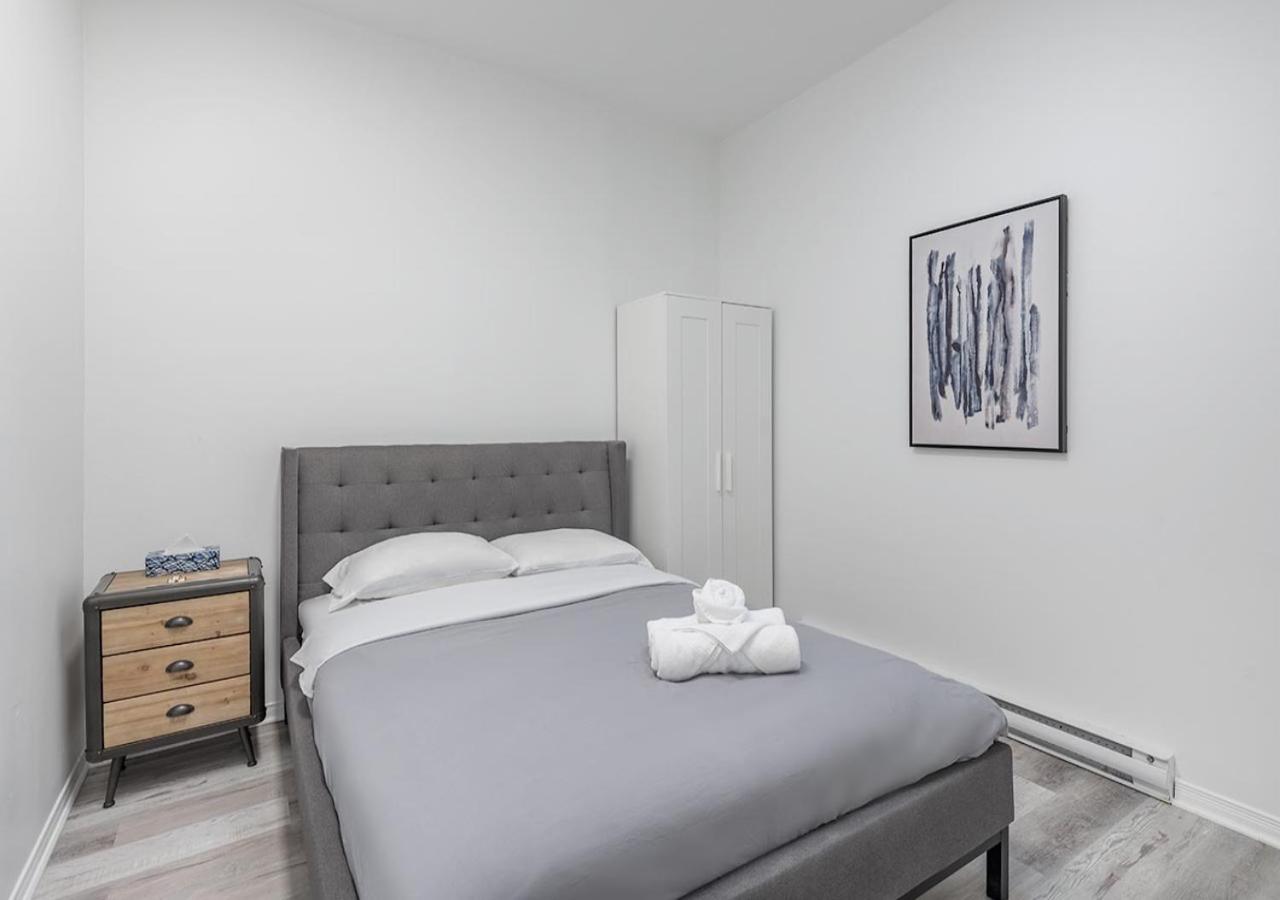 Luxurious 3BD Apt in heart of downtown 5 min walk to Bell Center