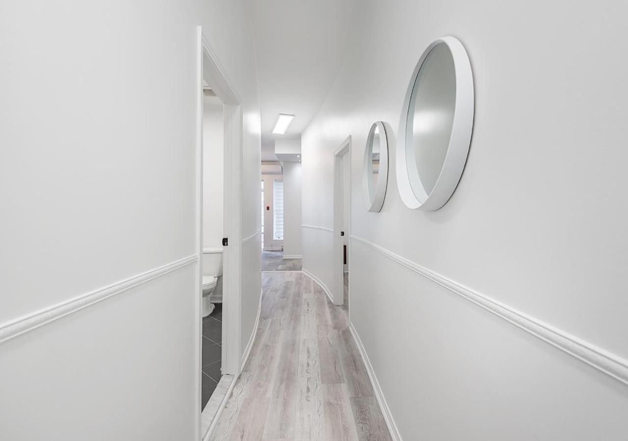 Luxurious 3BD Apt in heart of downtown 5 min walk to Bell Center