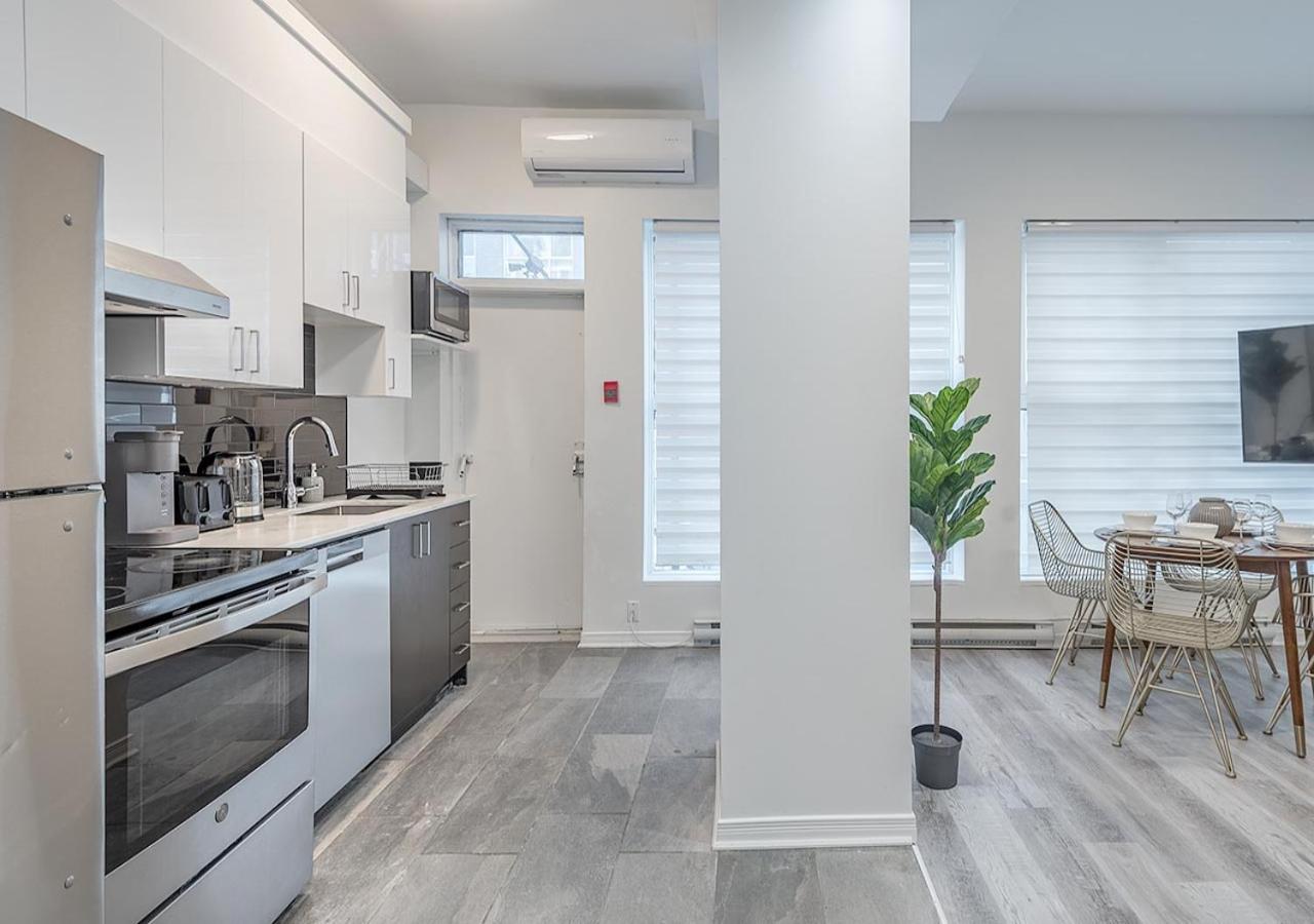 Luxurious 3BD Apt in heart of downtown 5 min walk to Bell Center