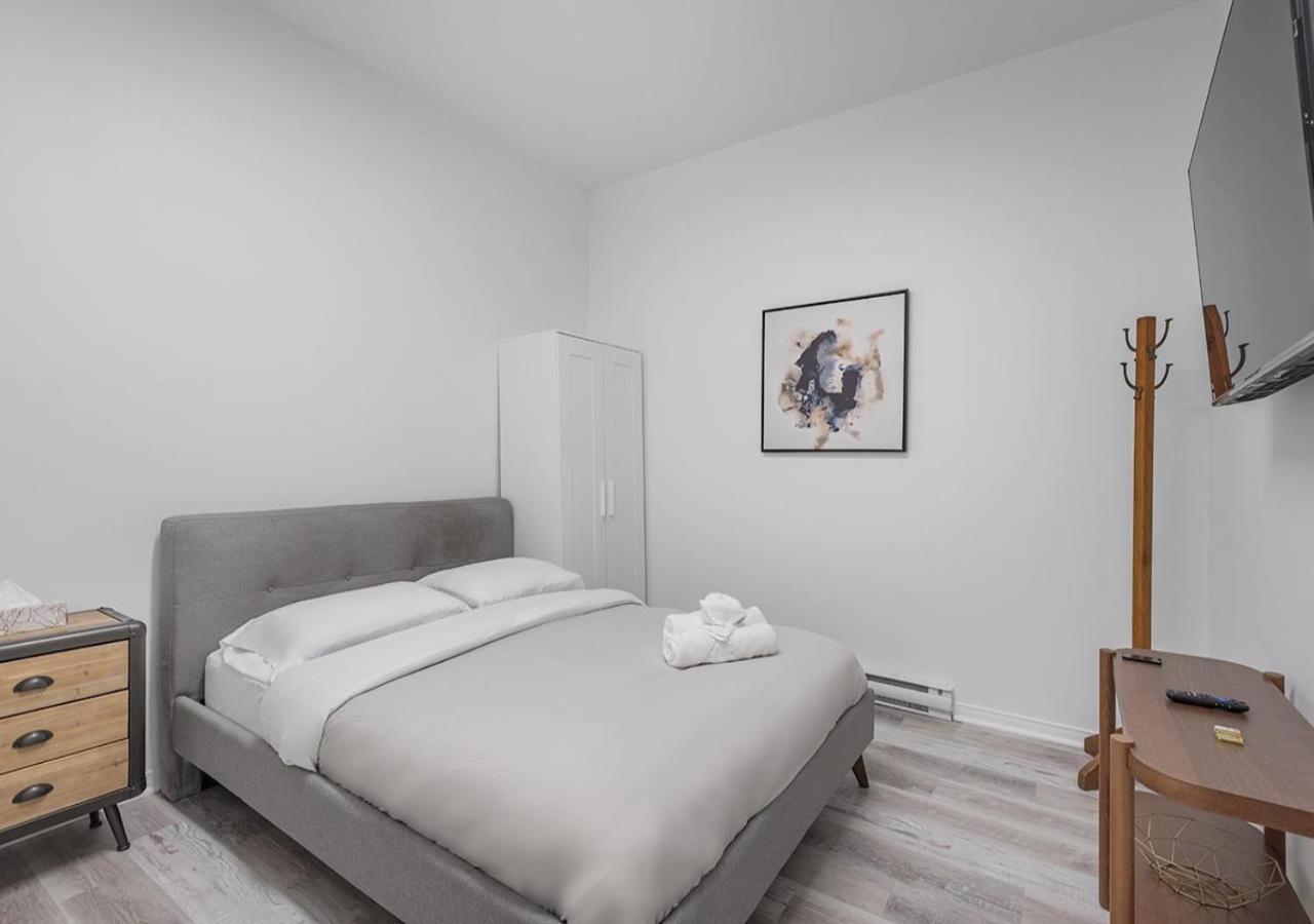 Luxurious 3BD Apt in heart of downtown 5 min walk to Bell Center