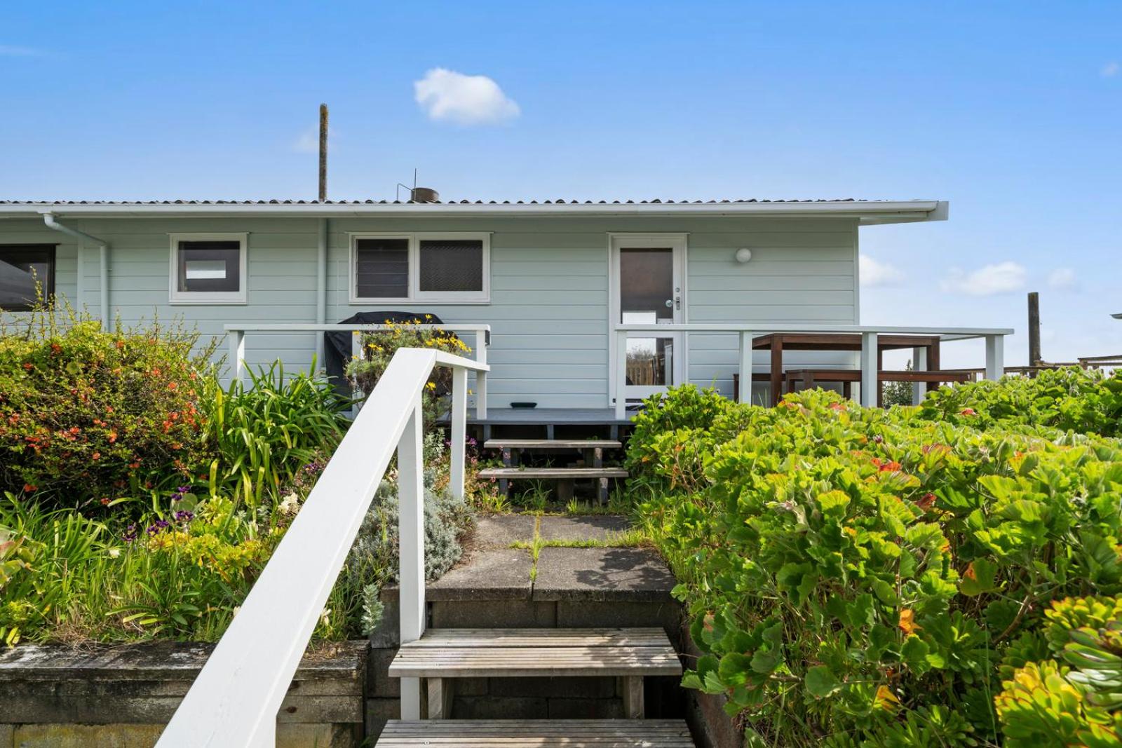 The Beachsider - Te Horo Beach Holiday Home