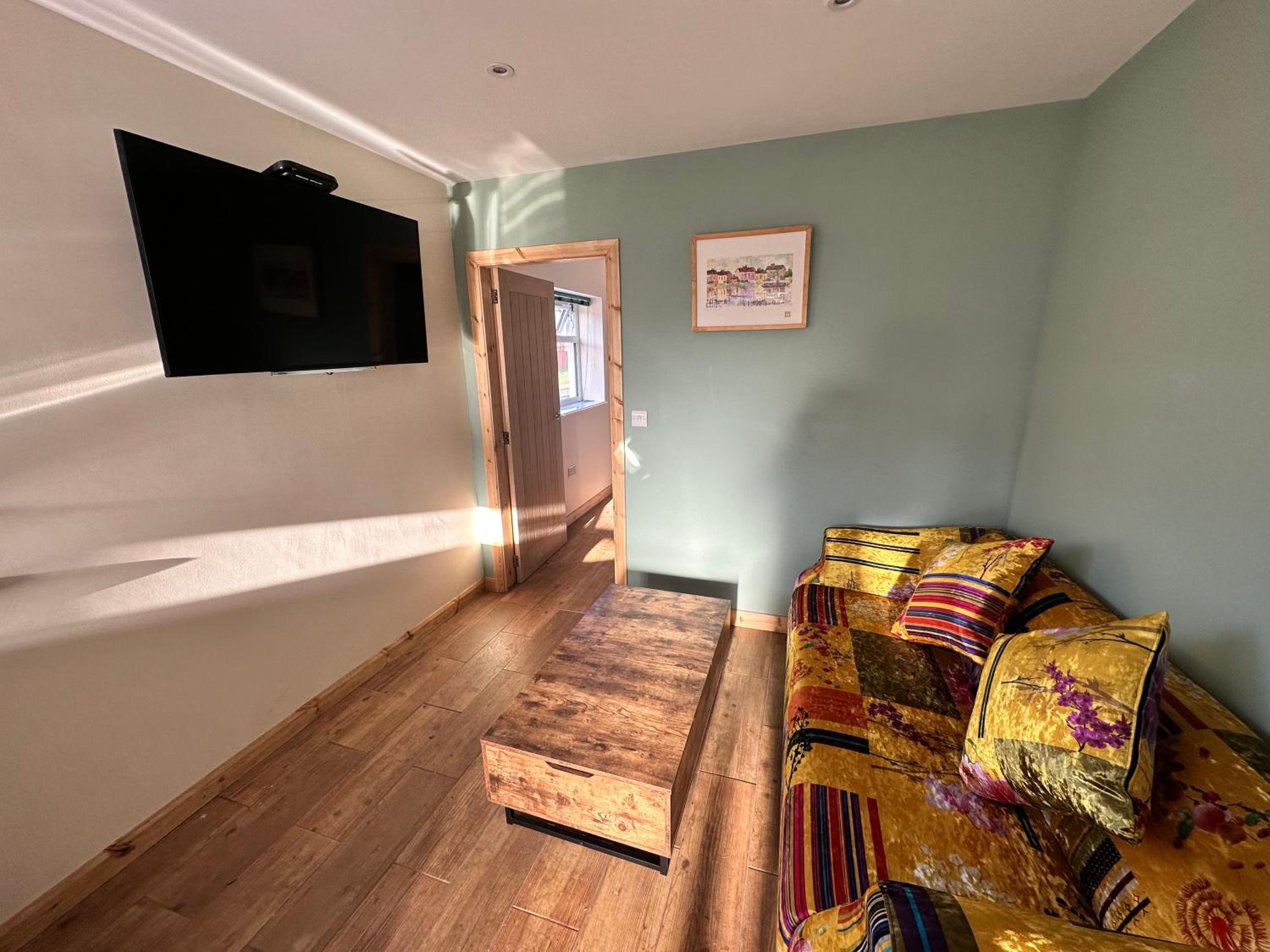 Seashell Cottage - Dog friendly 1 bed cottage close to the sea view 2