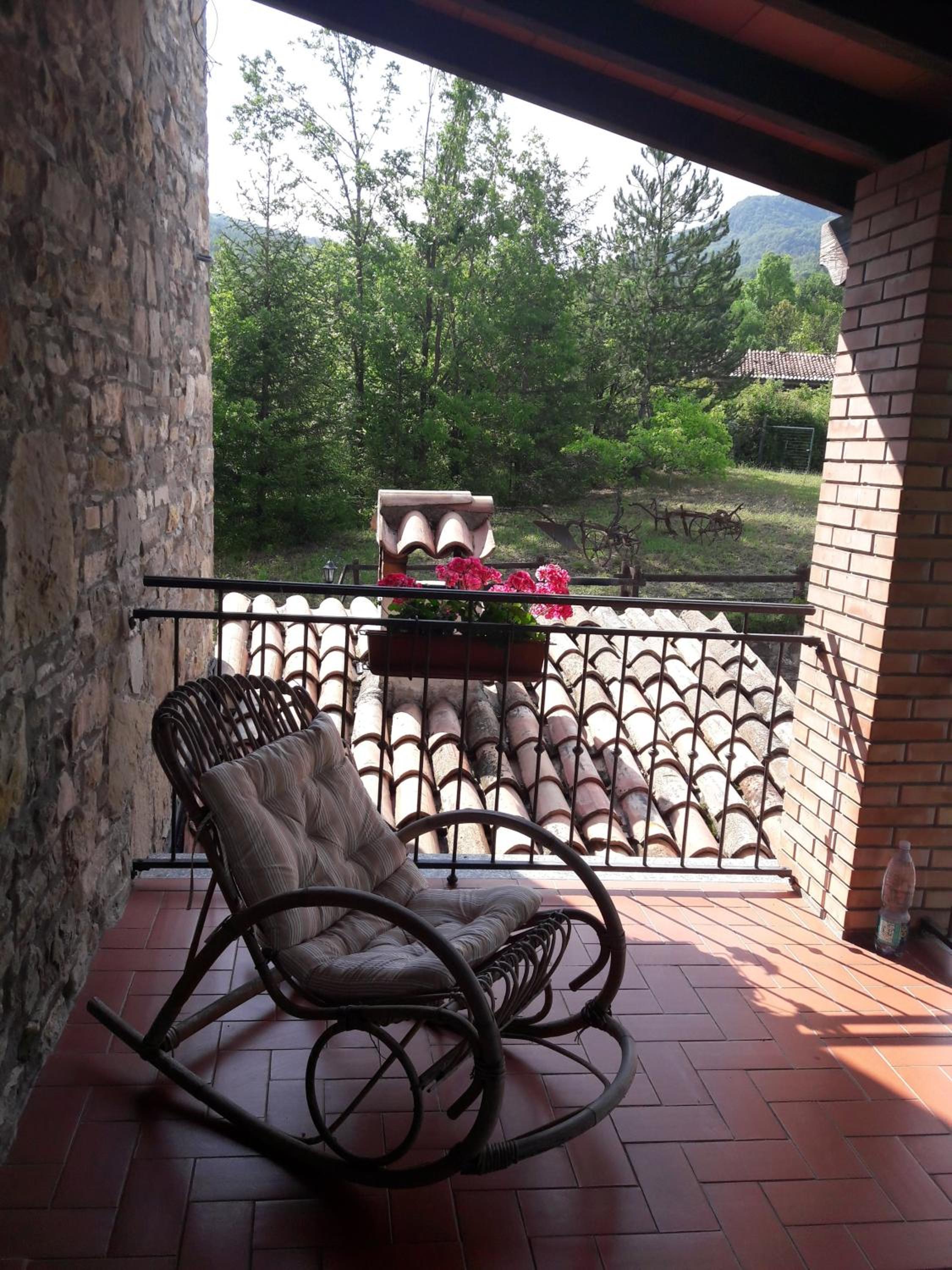 Refurbished 3 Bedroom Farmhouse in Emilia view 2