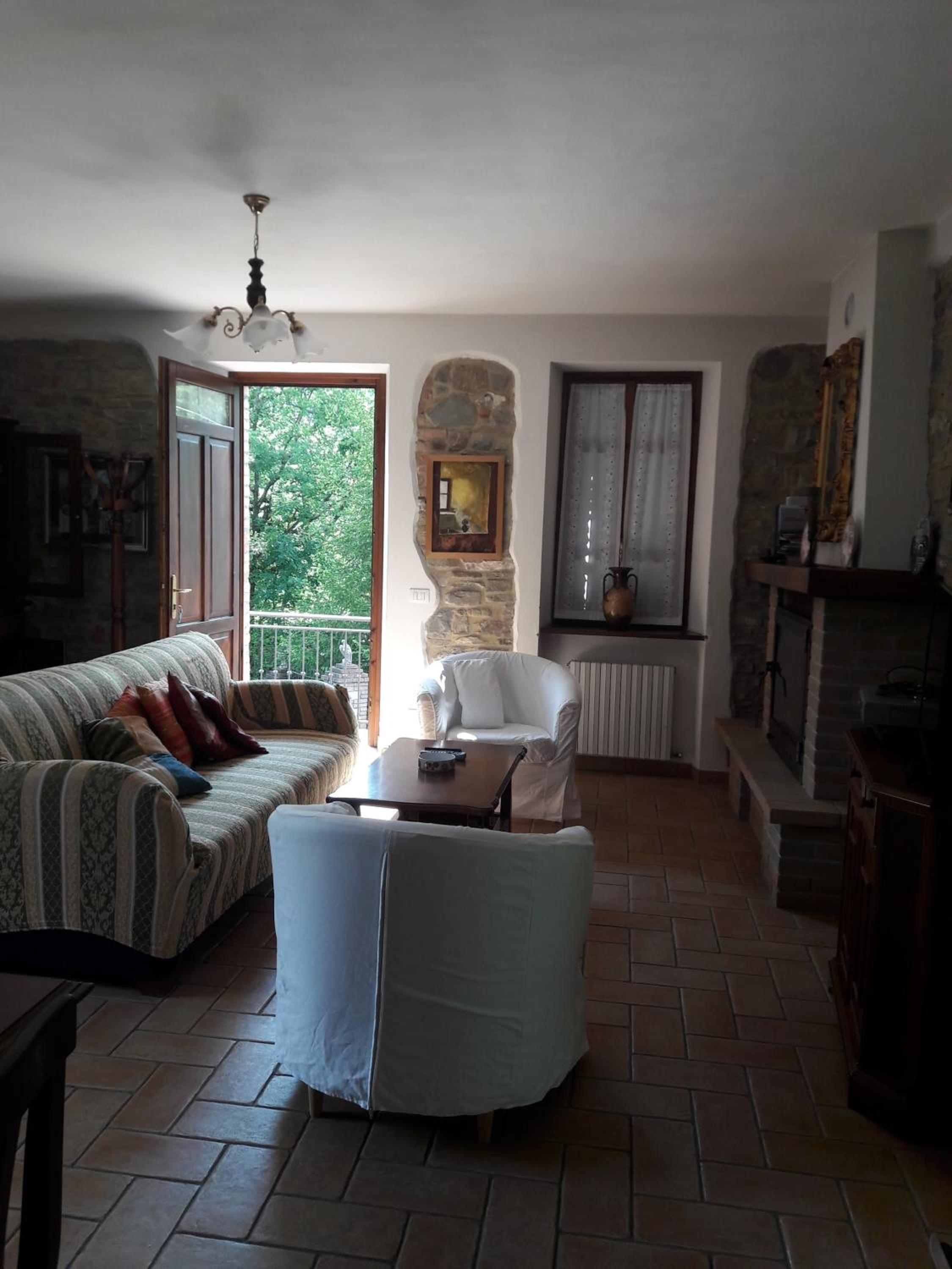 Refurbished 3 Bedroom Farmhouse in Emilia view 5