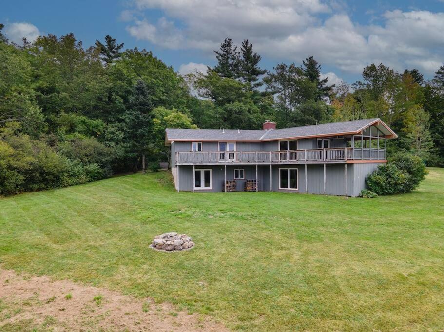 Private Field House - 4 Bedroom Spacious Home view 2