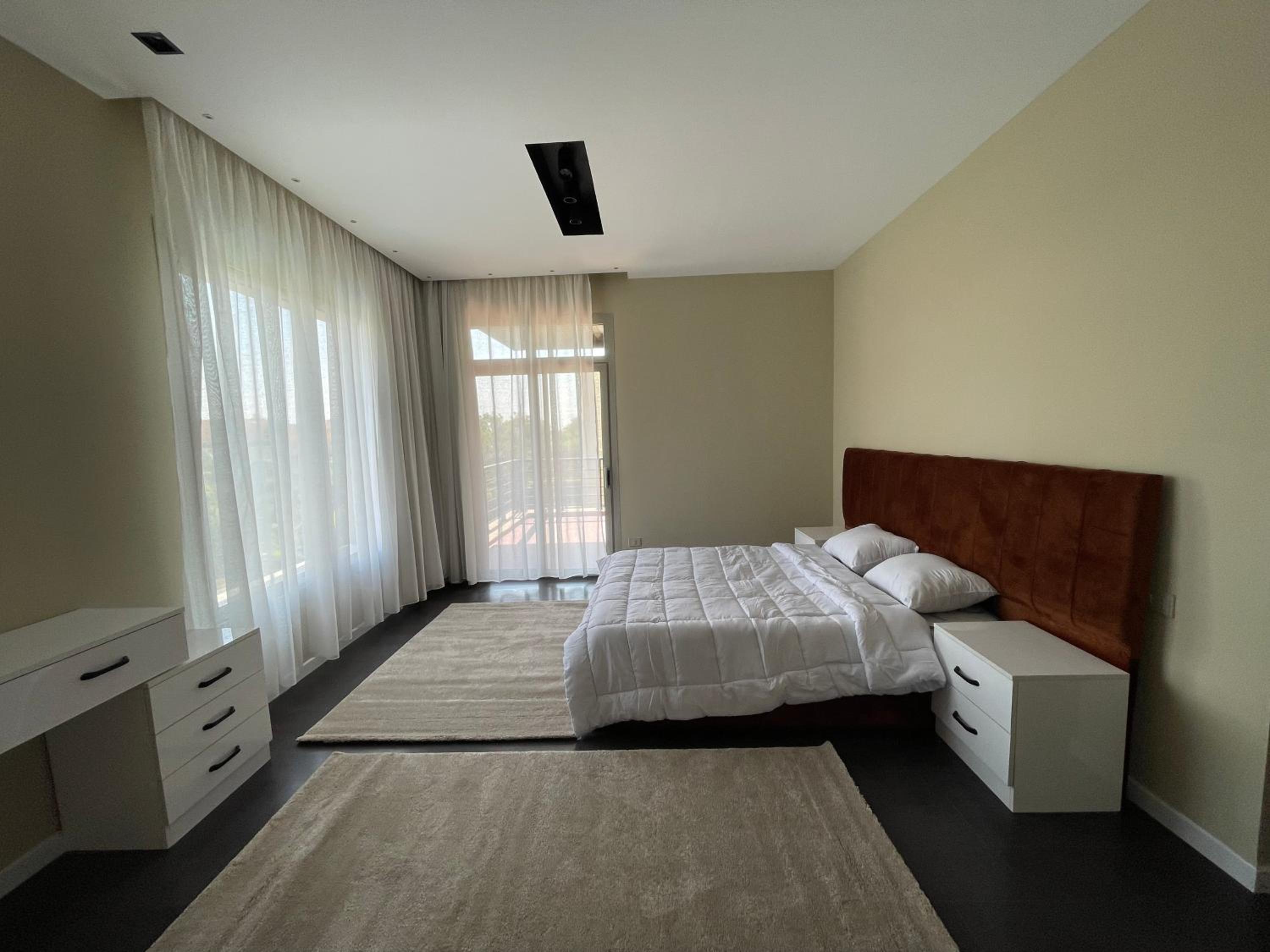 Beverley Hills luxury Villa G102 view 3