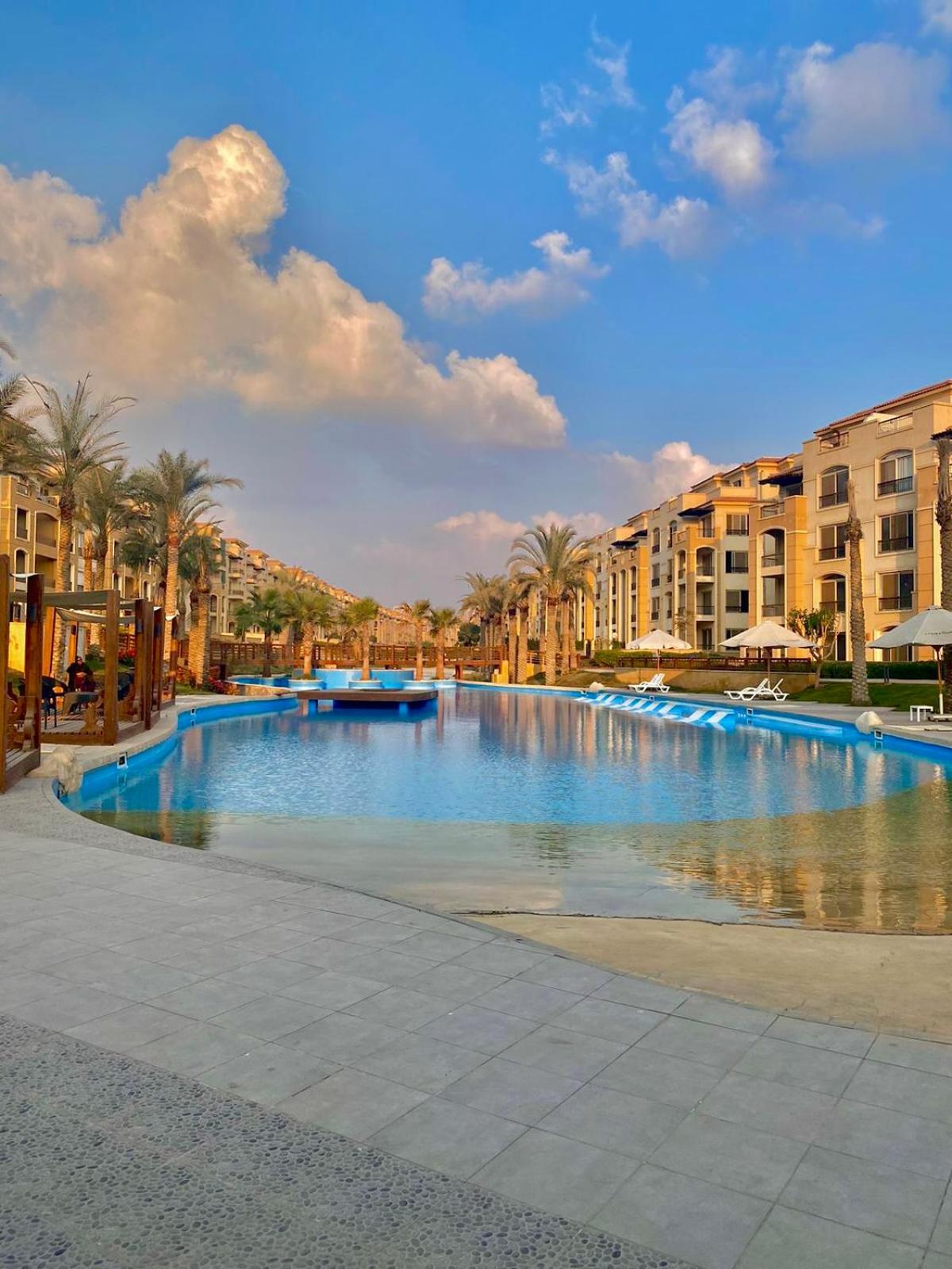 Ultra Luxury 3BR with Pools ,Sports ,Dining in Gated compound, Close to all sites